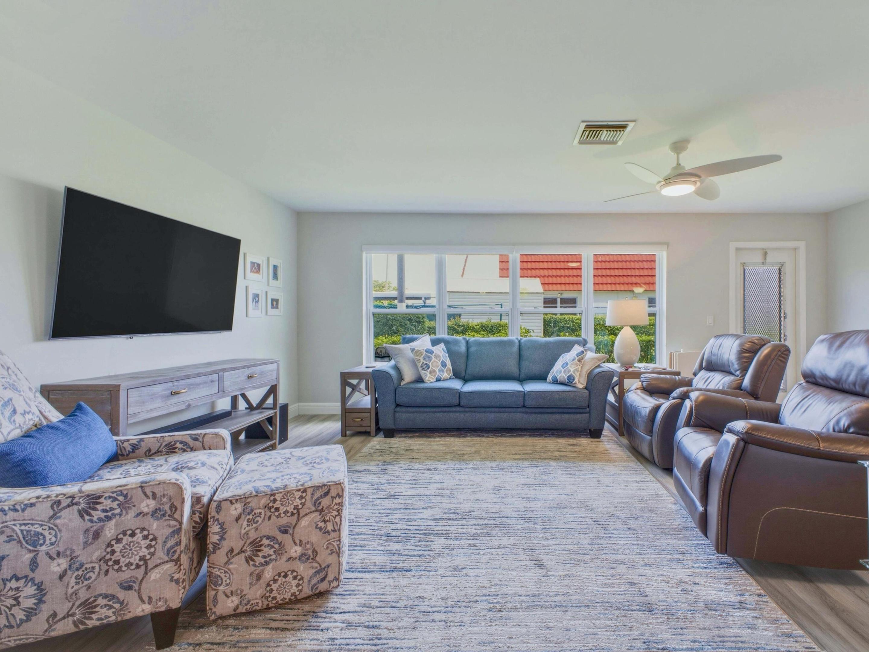 CRESTHAVEN TOWNHOMES SEC 4 CONDO - Residential