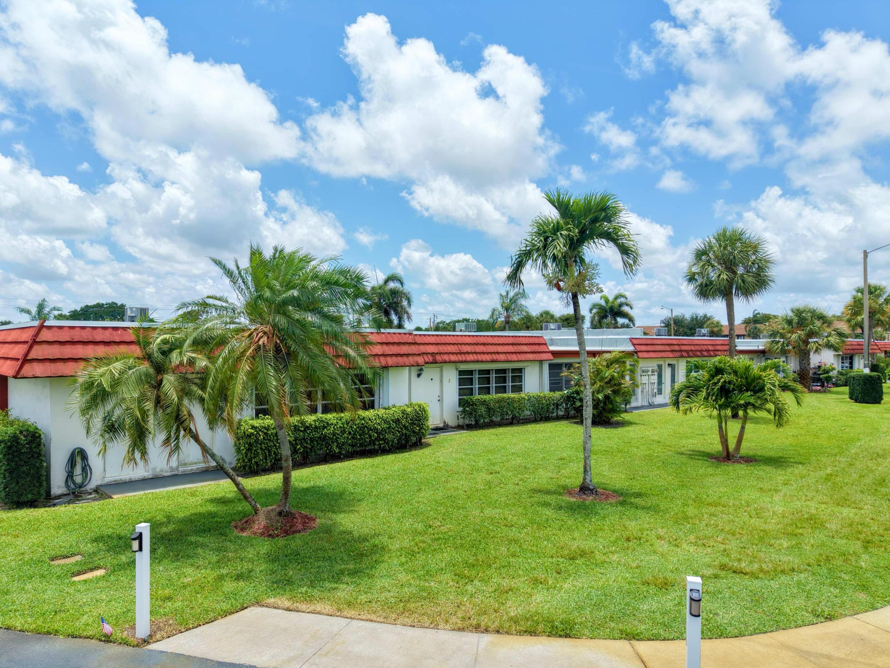 CRESTHAVEN TOWNHOMES SEC 4 CONDO - Residential