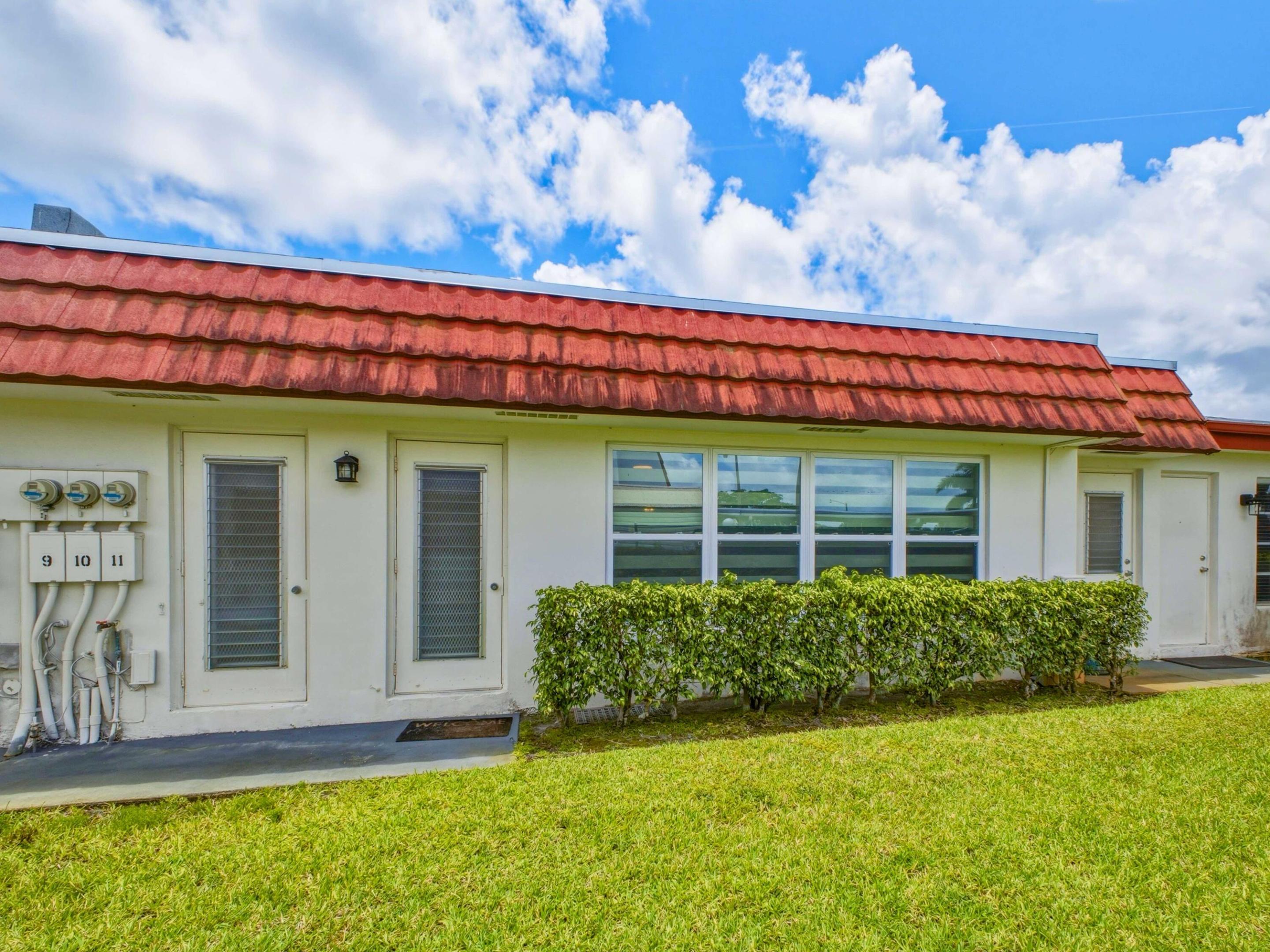 CRESTHAVEN TOWNHOMES SEC 4 CONDO - Residential