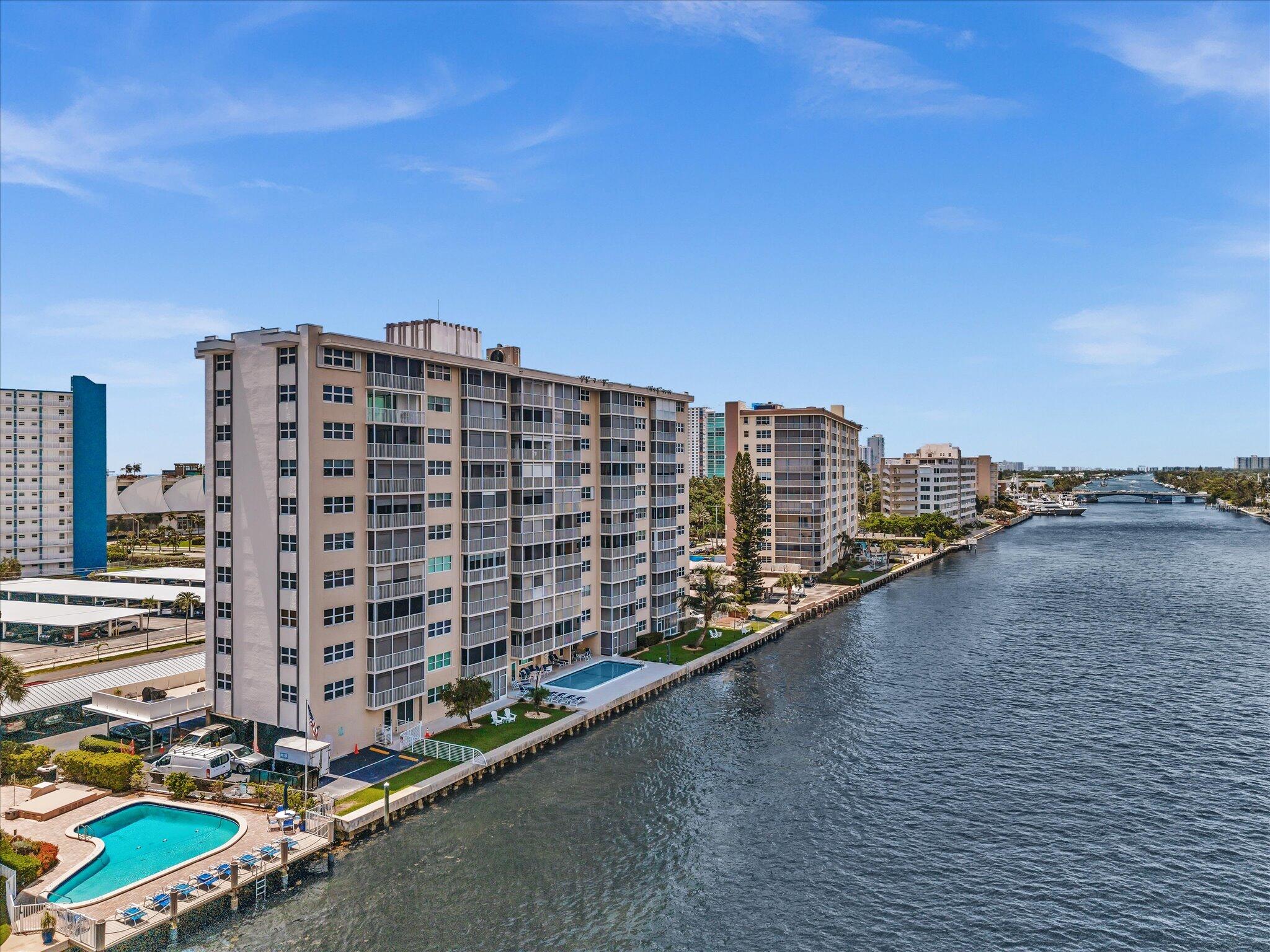 RIVERSIDE TOWERS - Residential