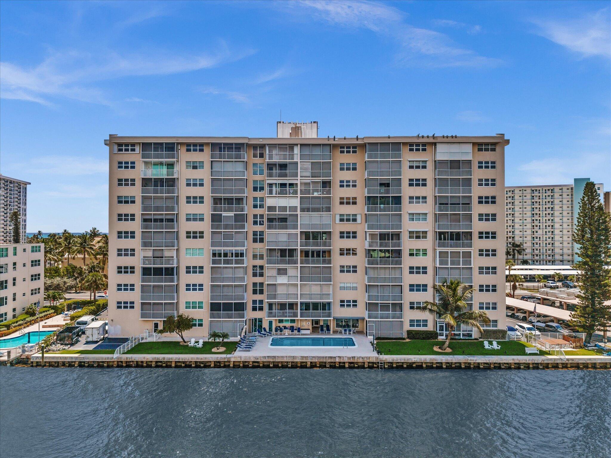 RIVERSIDE TOWERS - Residential