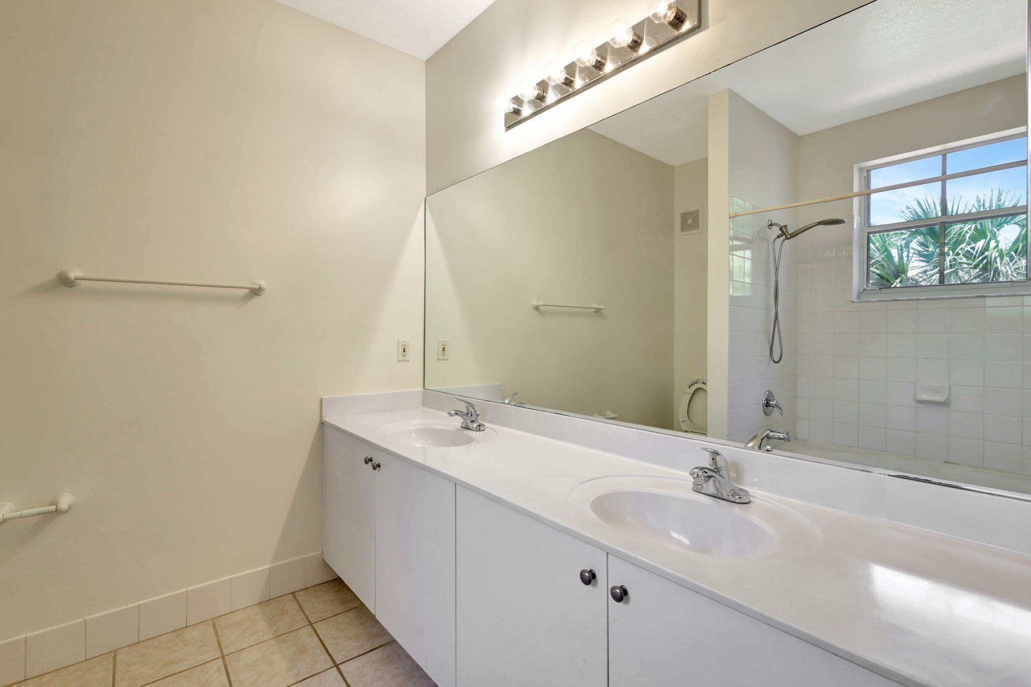 VILLAGE AT ABACOA CONDO - Residential Lease
