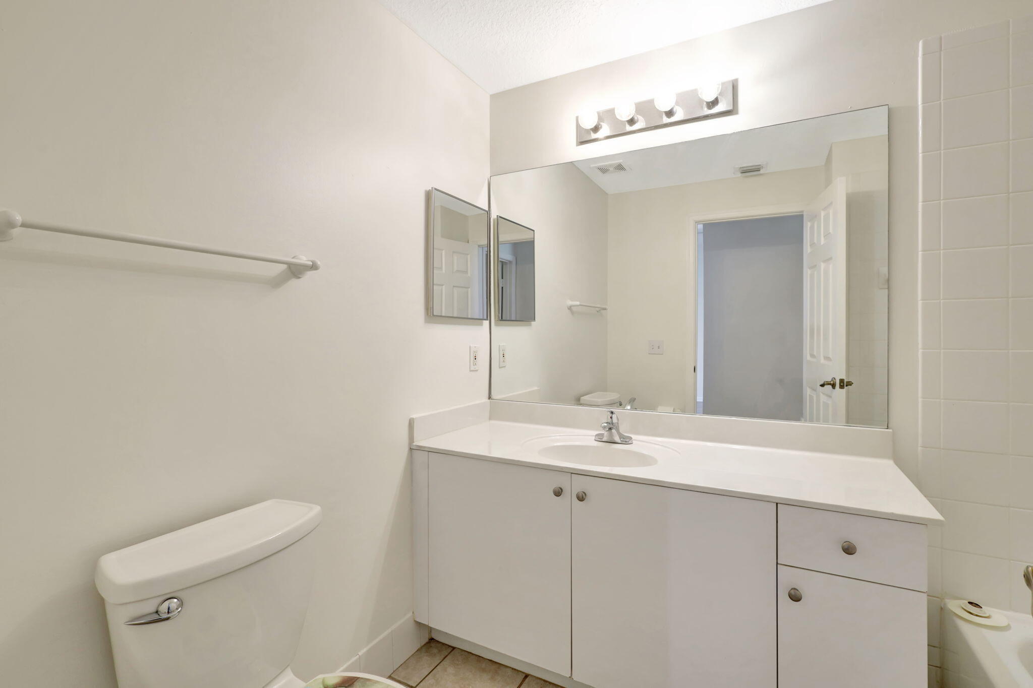 VILLAGE AT ABACOA CONDO - Residential Lease
