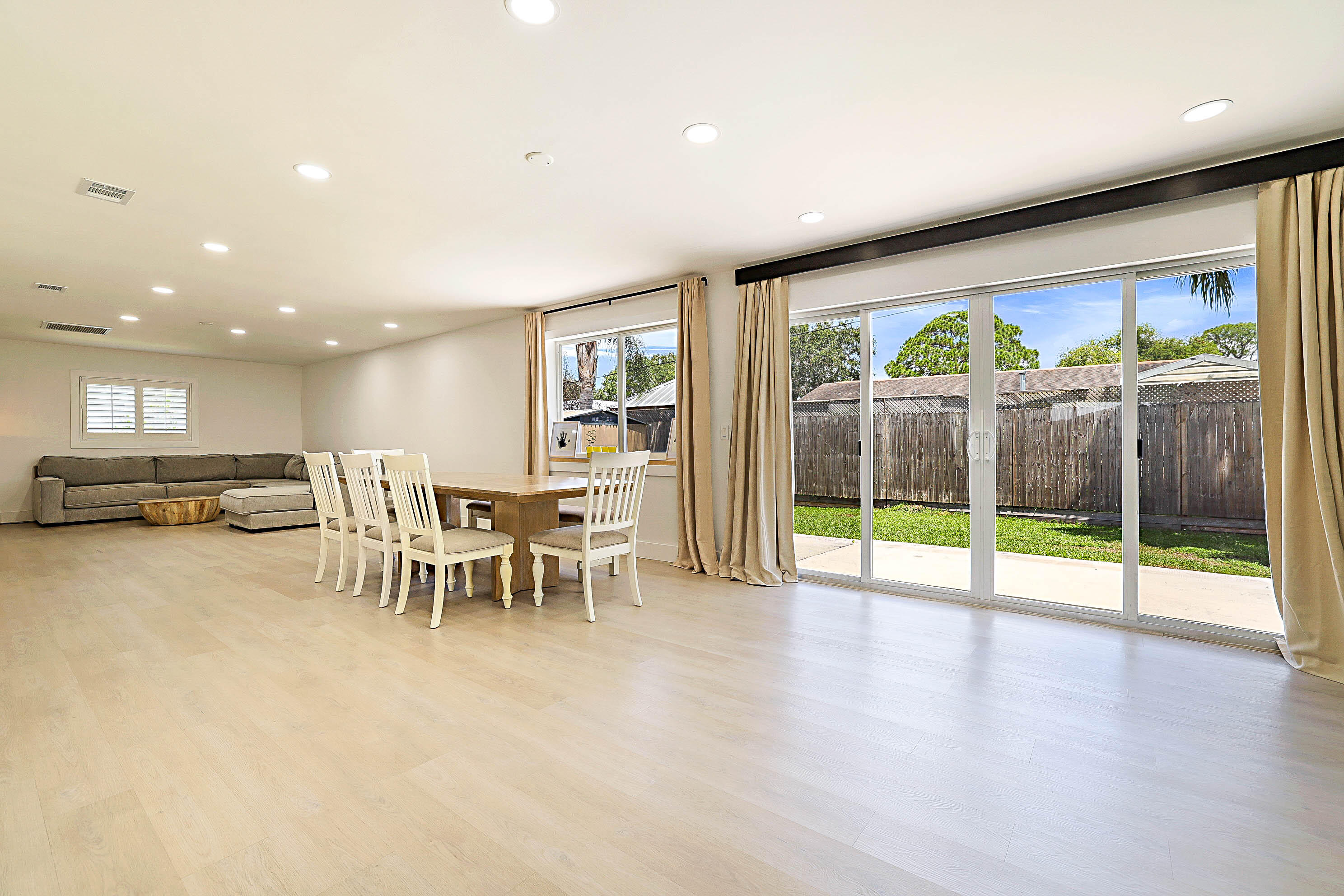 CORAL GARDENS - Residential