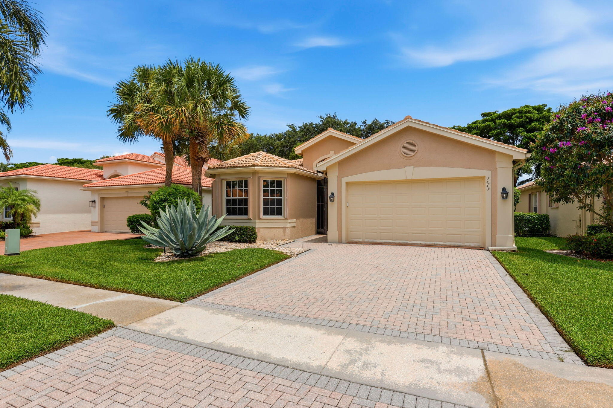 VALENCIA PALMS 4 - Residential