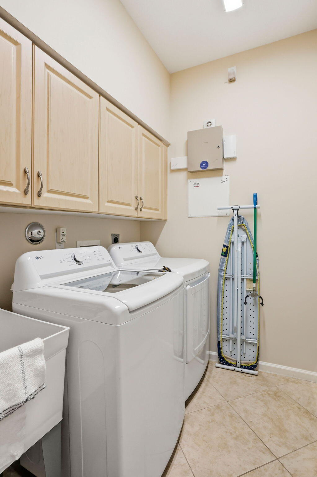 VALENCIA PALMS 4 - Residential