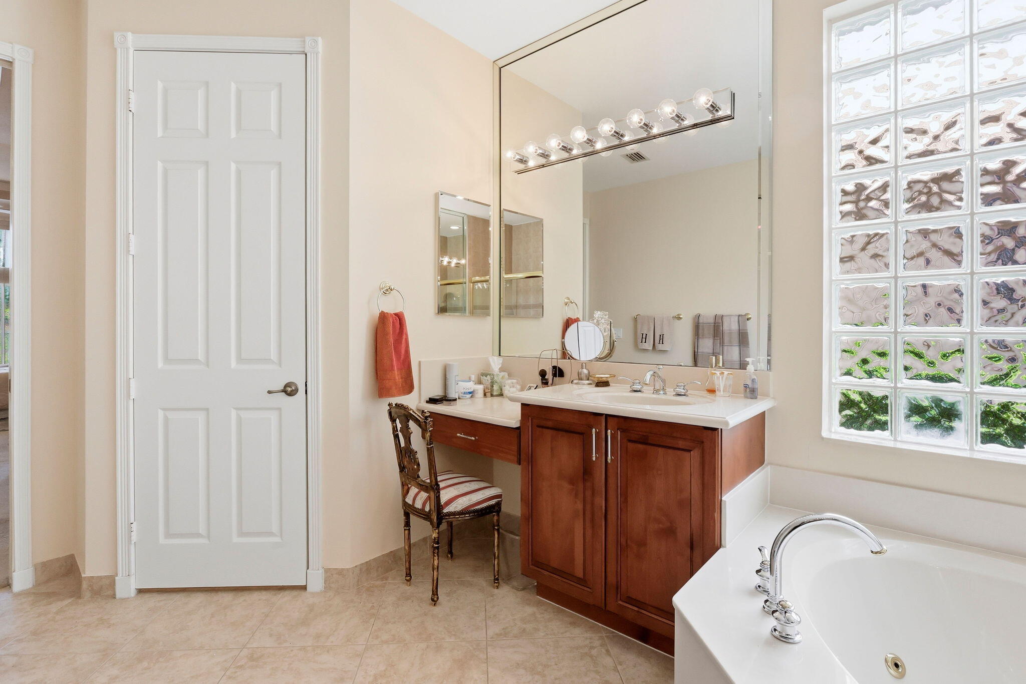 VALENCIA PALMS 4 - Residential