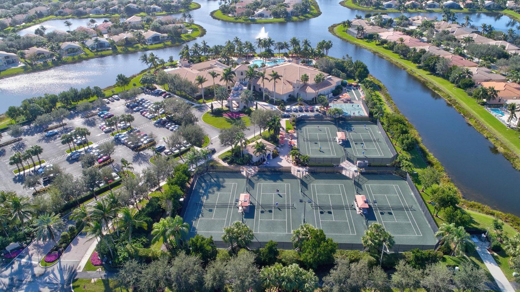 VALENCIA PALMS 4 - Residential