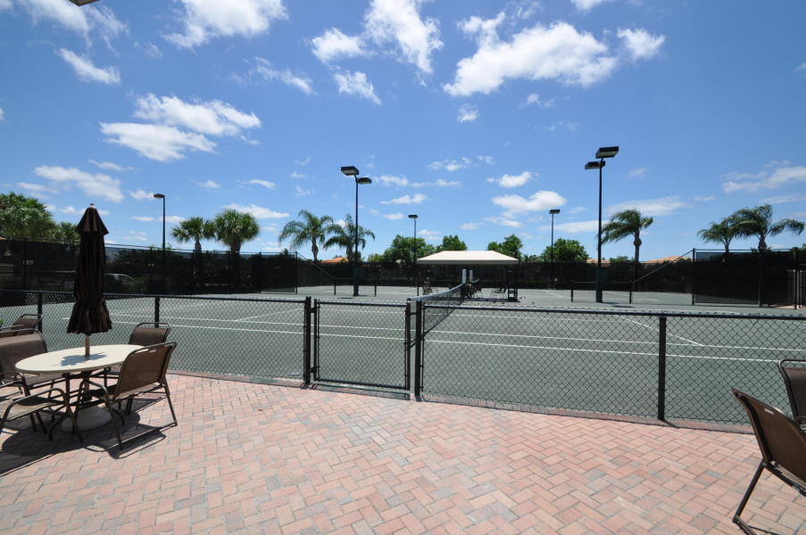 VALENCIA PALMS 4 - Residential