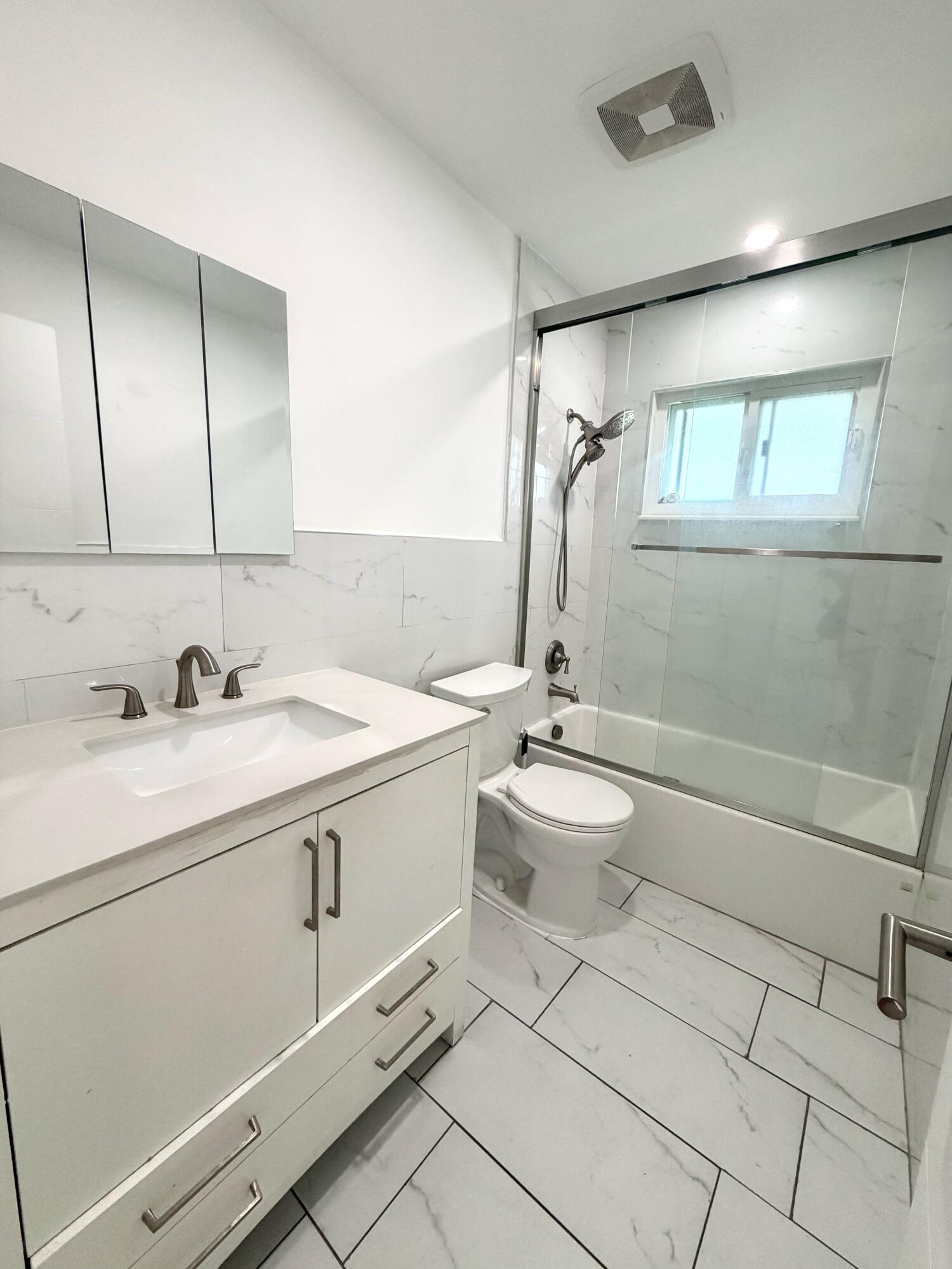 LAKE FOREST SEC 4 - Residential Lease