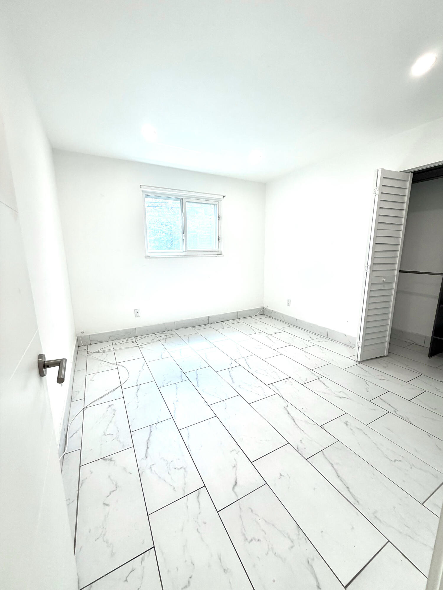 LAKE FOREST SEC 4 - Residential Lease