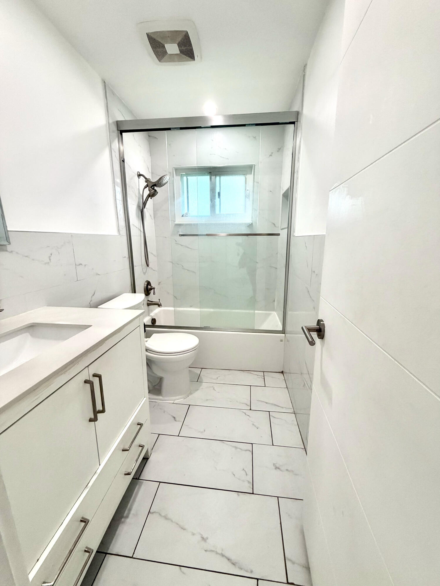 LAKE FOREST SEC 4 - Residential Lease