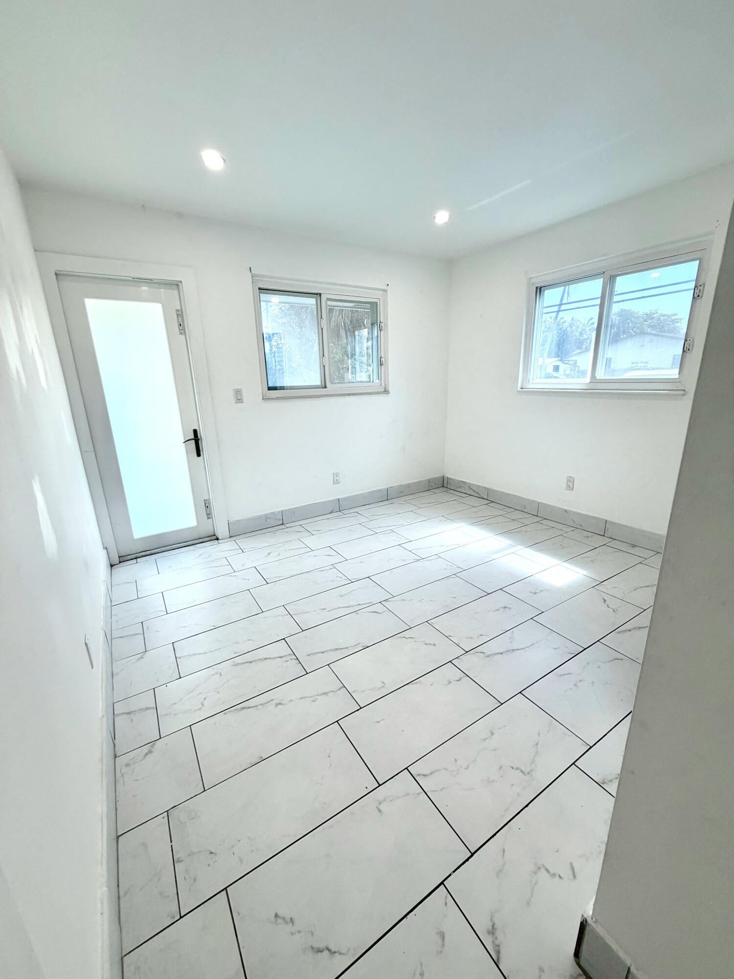 LAKE FOREST SEC 4 - Residential Lease