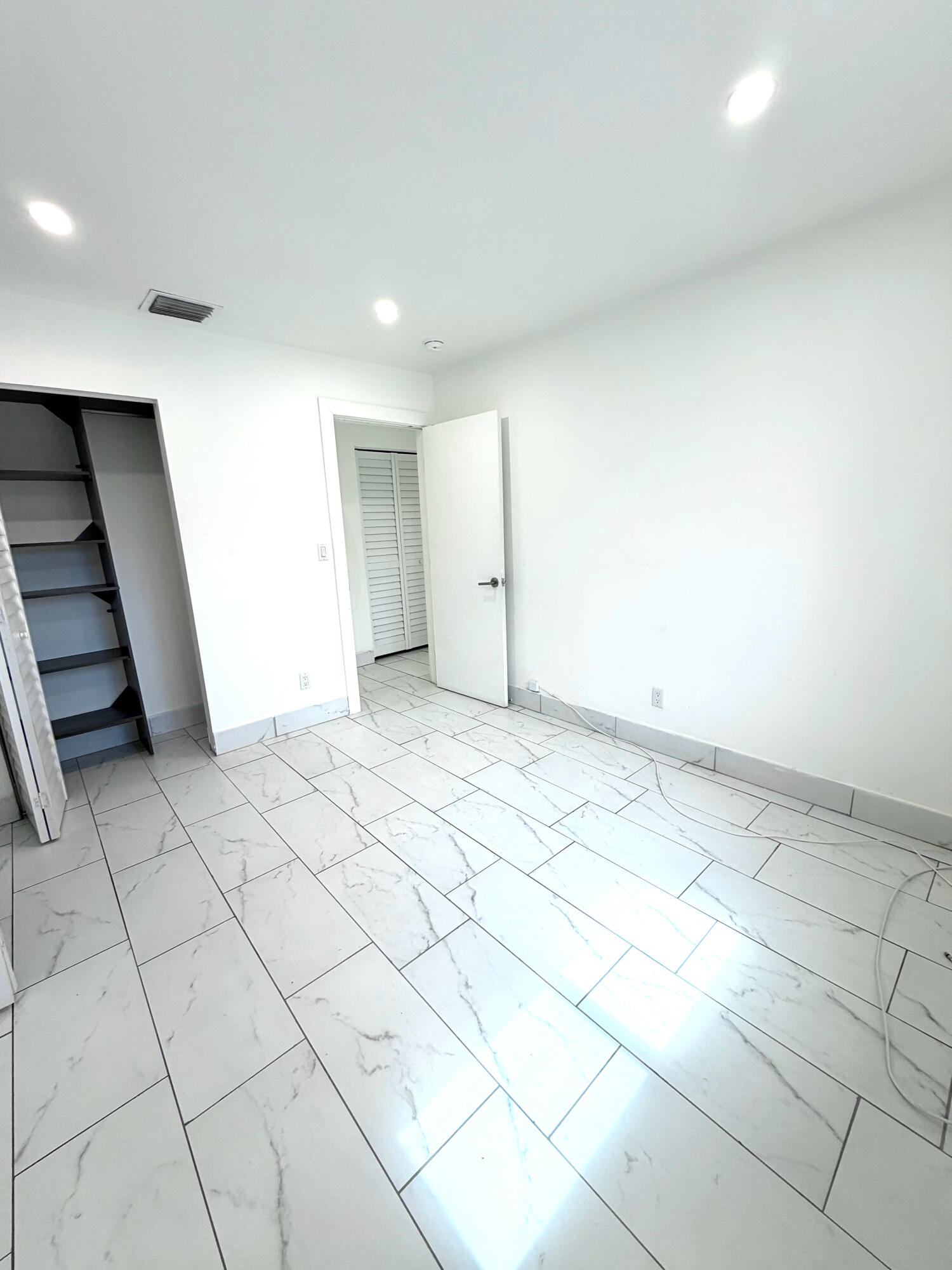 LAKE FOREST SEC 4 - Residential Lease