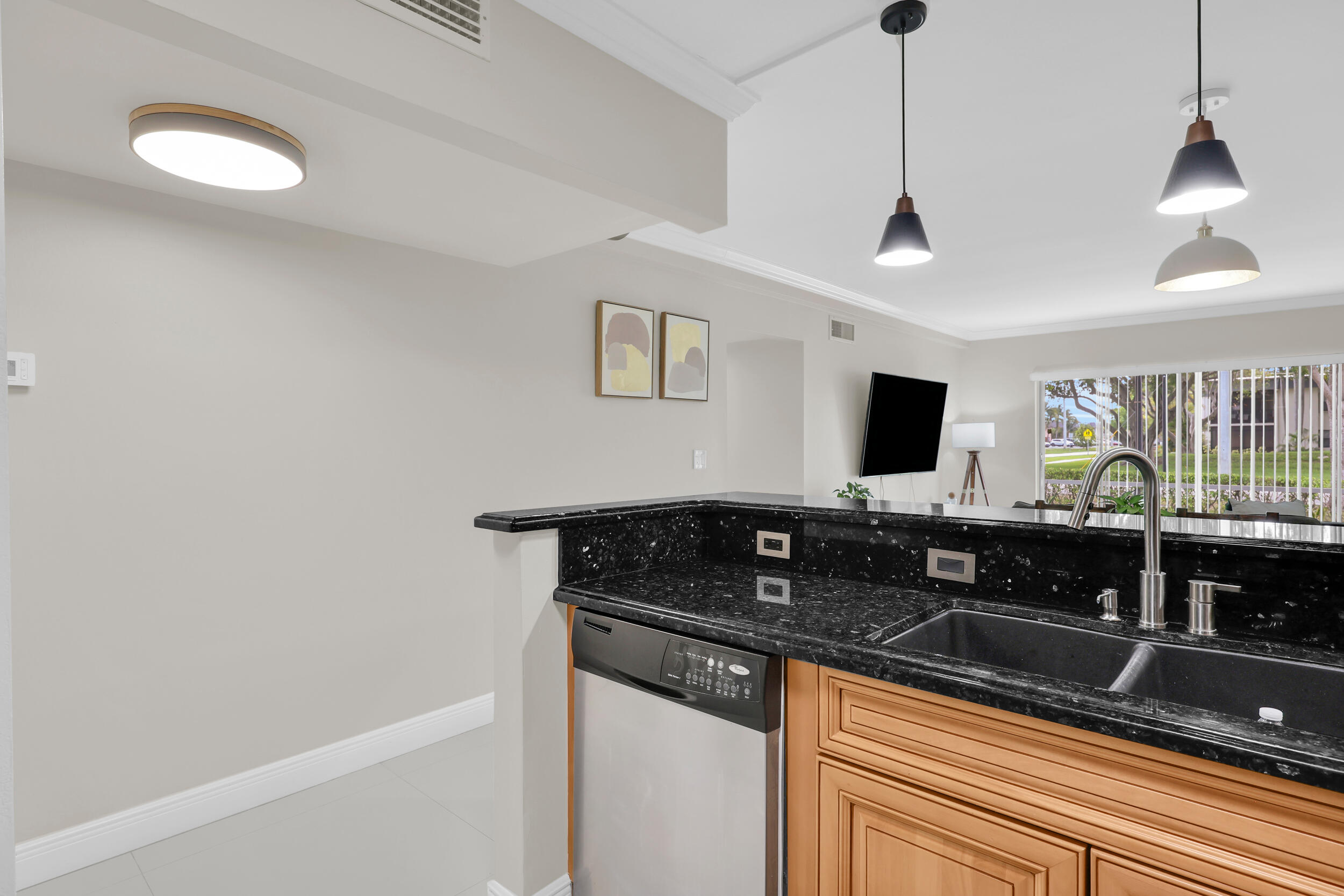 REGIS HOUSE CONDO - Residential