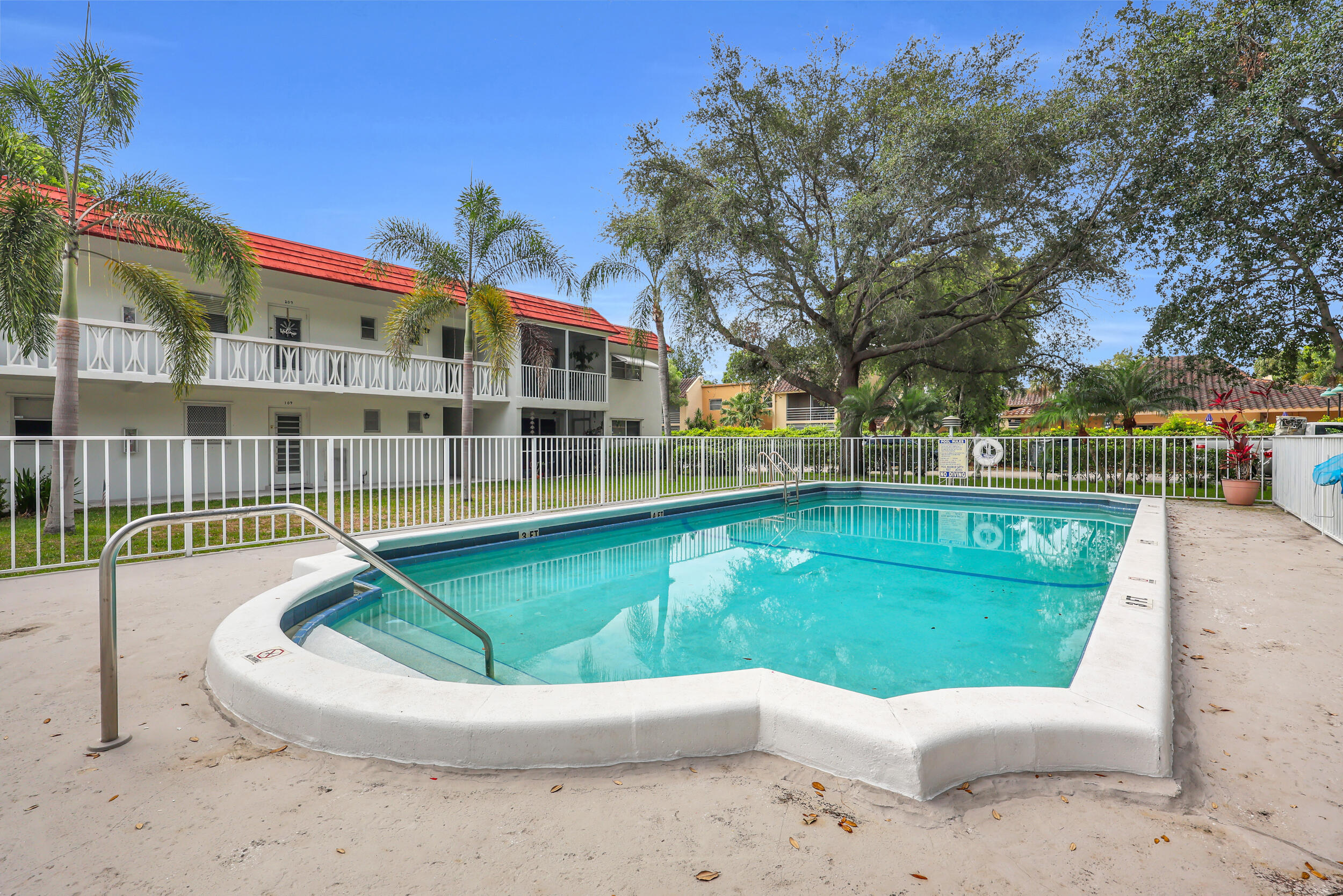 REGIS HOUSE CONDO - Residential