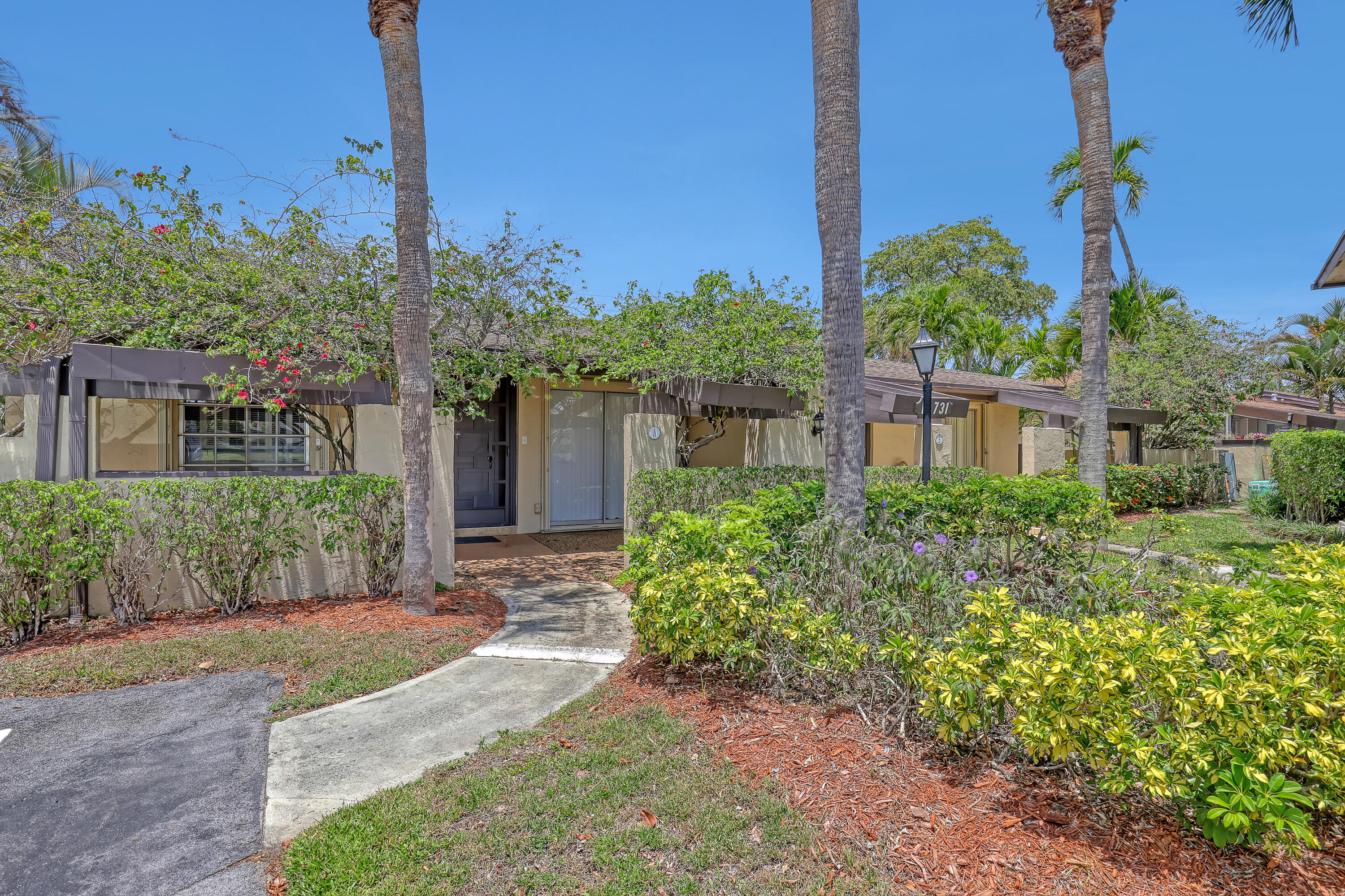 New Resort style Clubhouse. Corner unit 2BR/2BA Villa in a quiet court with a beautiful garden view.  This Villa is being offered furnished *piano is negotiable* The main bedroom complete with on-suite & walk-in closet. Front and back outside patios, glass enclosed lanai with AC, eat in kitchen, Only 2 units in this building.  One of Delray Beach's most desired and vibrant 55+ communities. Enjoy the brand new state of the art clubhouse which includes heated pools (club pool, Lap pool, baby pool) café, tennis with classes, instructor, leagues, pickleball, fitness center, billiard room, card room, clubs, multi purpose room and other activities. Close to all Delray Beach has to offer, from pristine beaches to all types of restaurants, shopping, night life, and art shows, close to airports.
