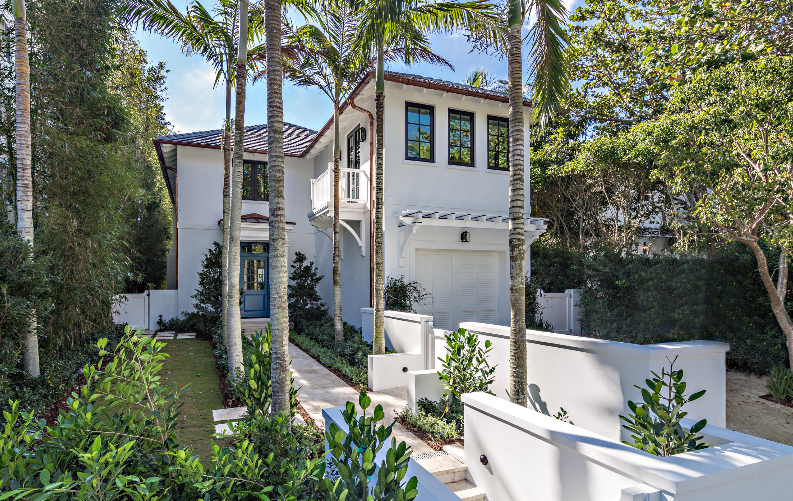 Brand New Transitional Modern home with a guesthouse located in the heart of town, steps from Worth Avenue. The main house is comprised of 4 bedrooms all with en suite baths featuring New Ravenna mosaic tiles and white thassos marble. Main living areas feature wide plank white oak floors with oversized windows allowing in abundant of southern exposure natural light. Kitchen features Mystery White marble island with duel sinks, duel dishwashers and Wolf appliances. The main house has an elevator, large laundry room downstairs, and additional laundry upstairs for your convenience. The Guesthouse features a library with wet bar and refrigeration, oversized cabana bath, outdoor shower along with an upstairs guest suite.
