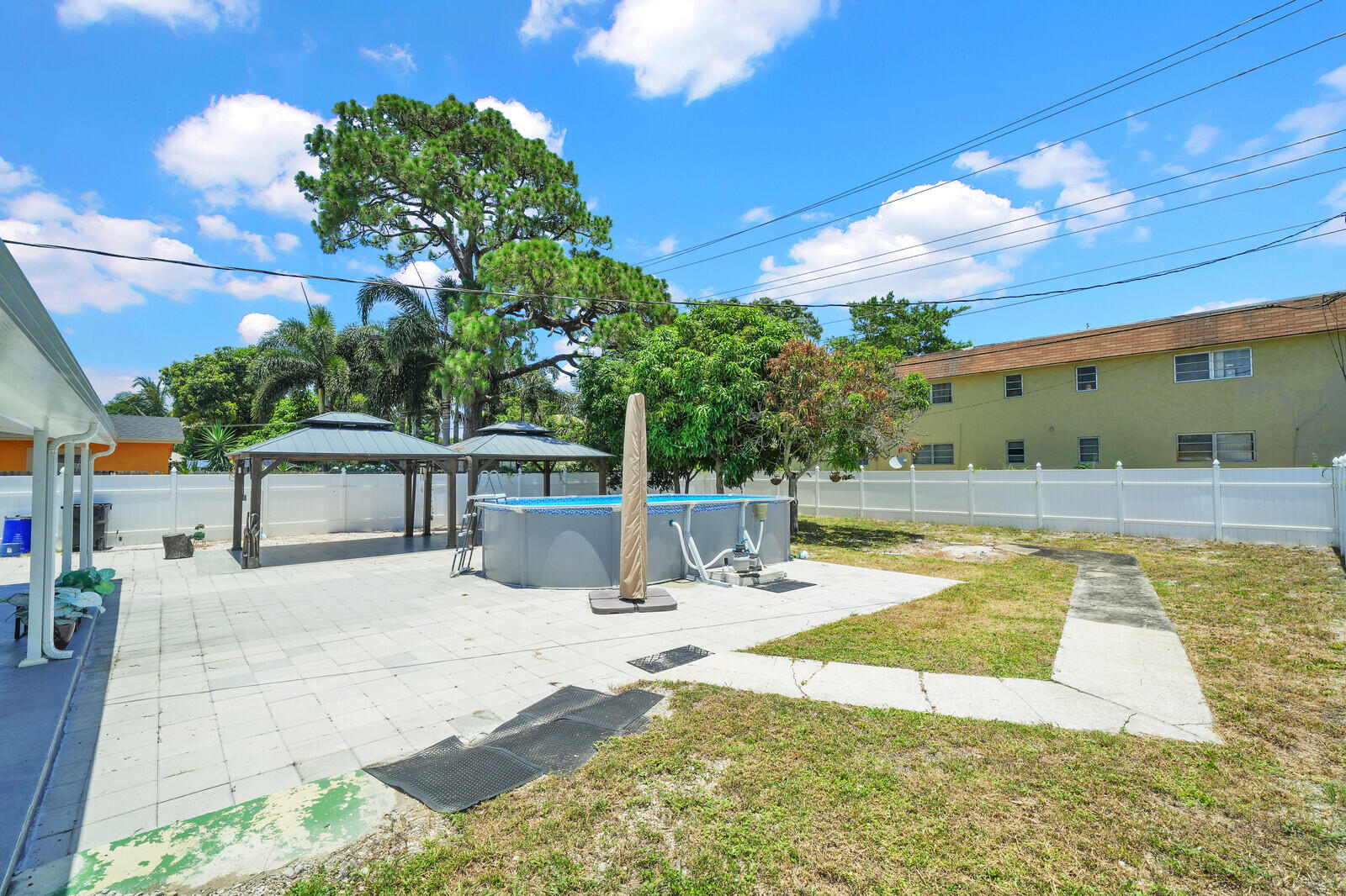 LAKE OSBORNE PARK - Residential