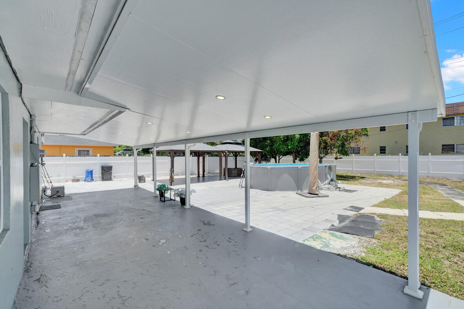 LAKE OSBORNE PARK - Residential