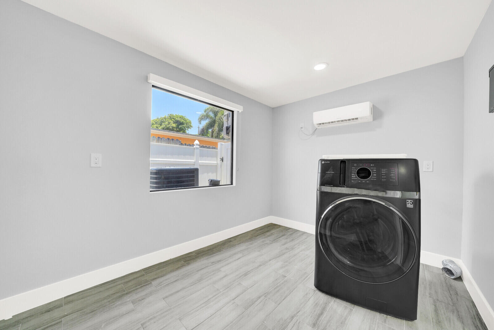 LAKE OSBORNE PARK - Residential