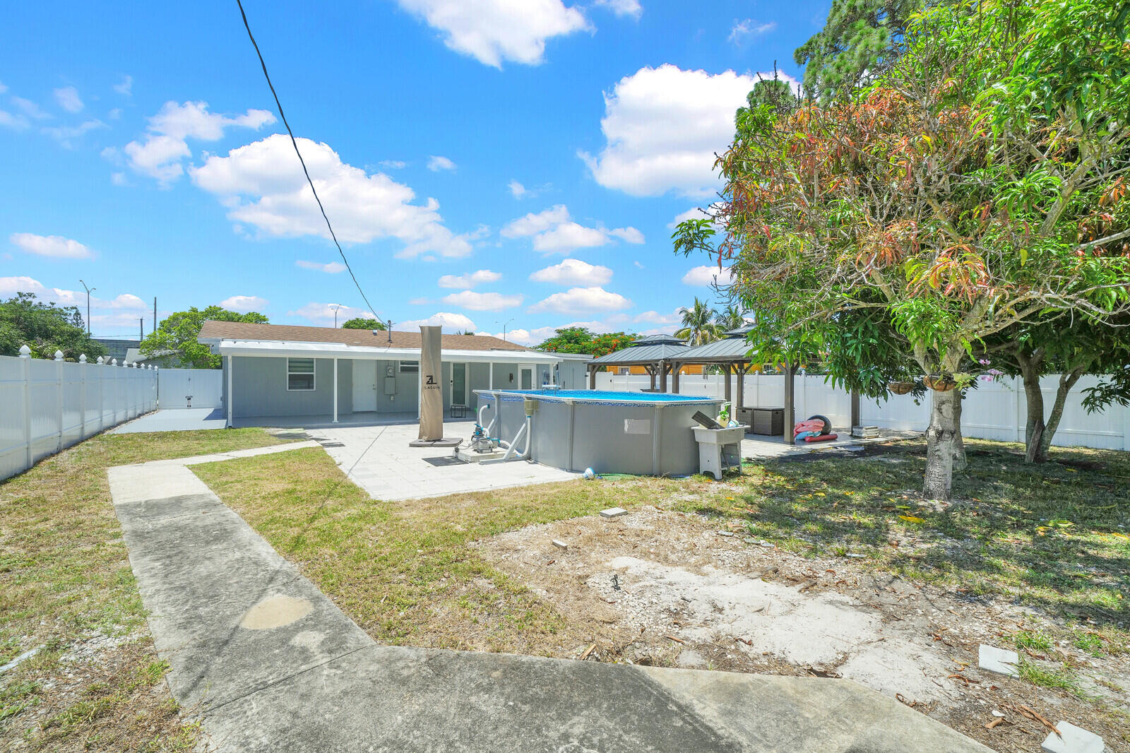 LAKE OSBORNE PARK - Residential