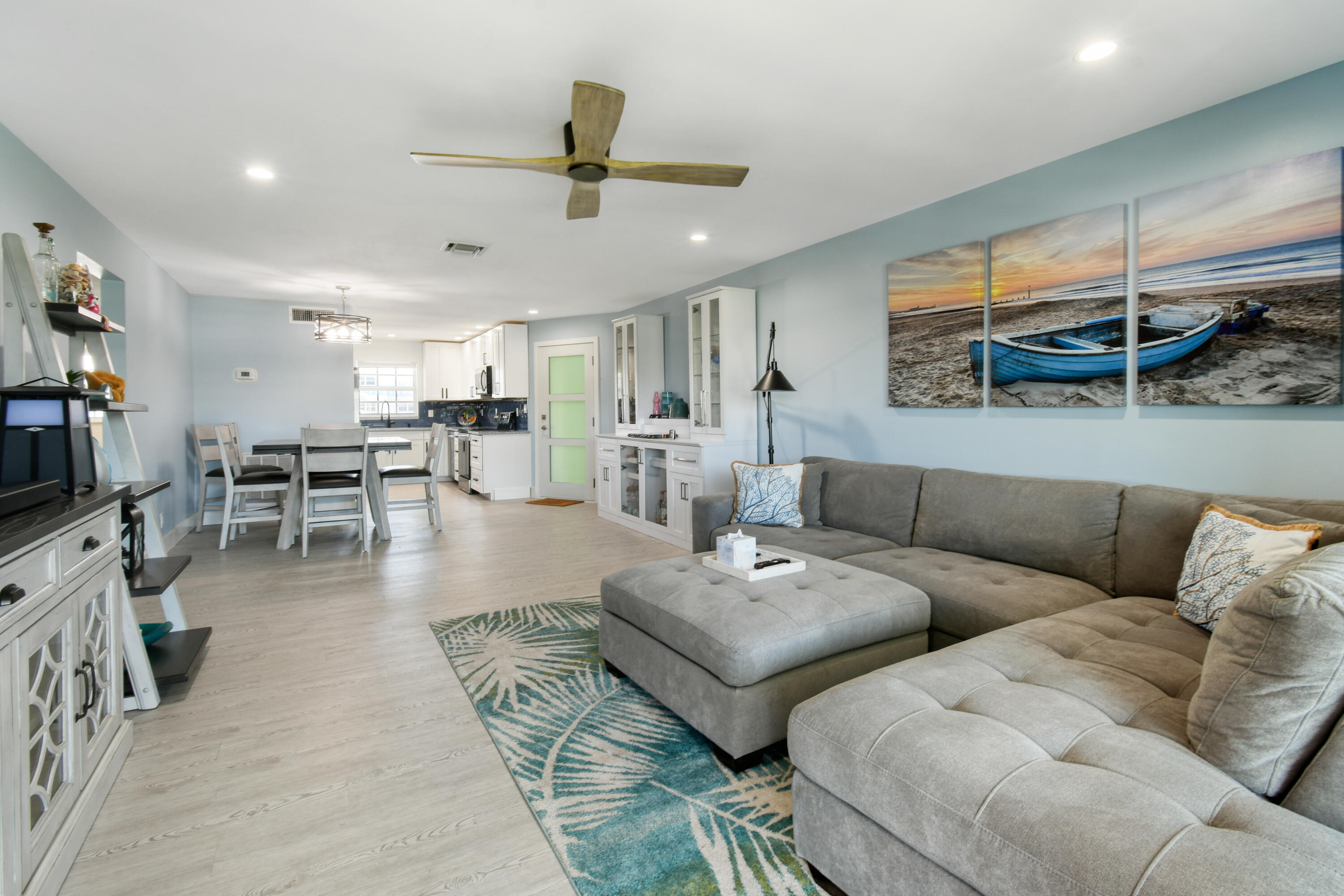HAMPSHIRE ARMS COND APTS UNIT 211 - Residential