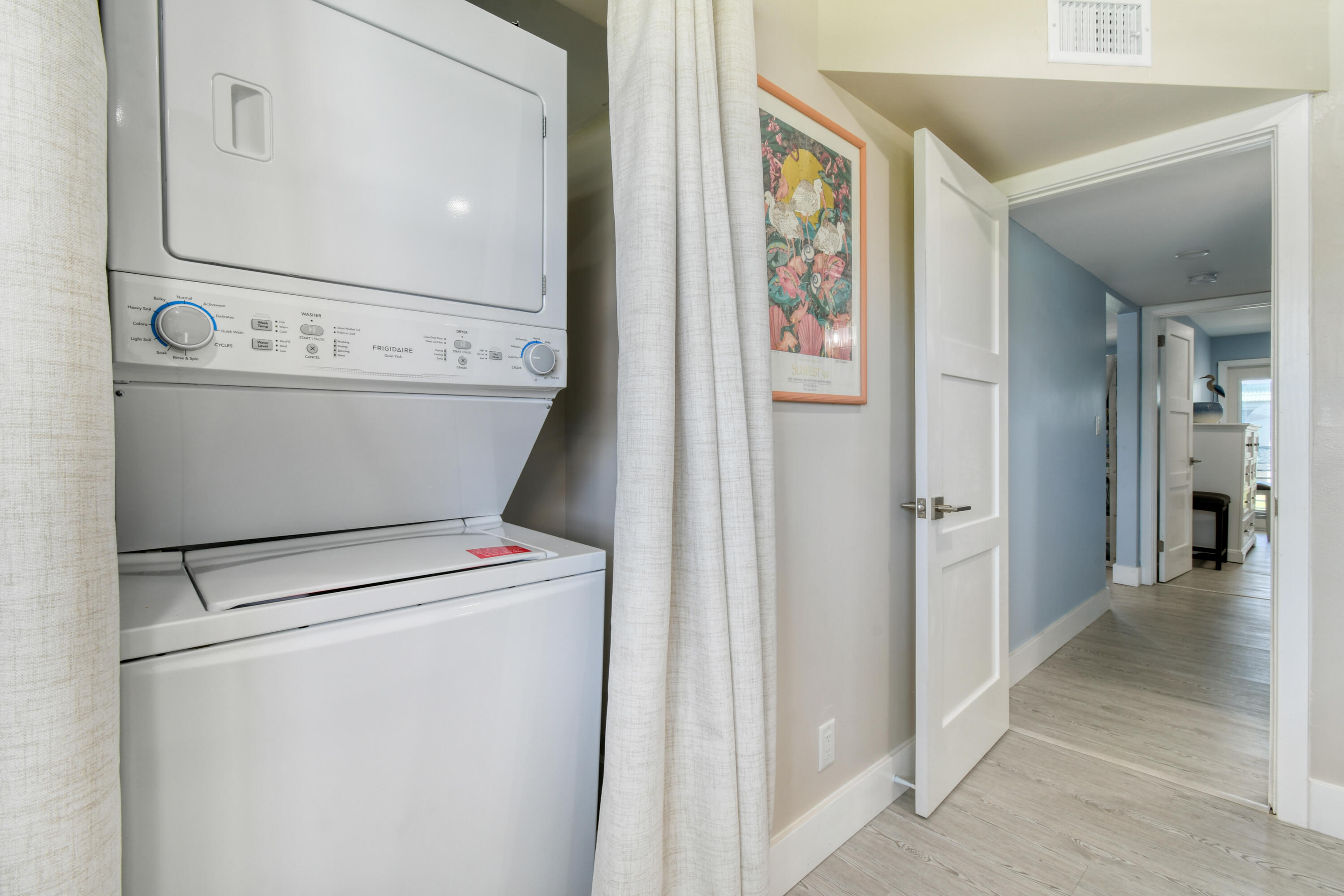 HAMPSHIRE ARMS COND APTS UNIT 211 - Residential