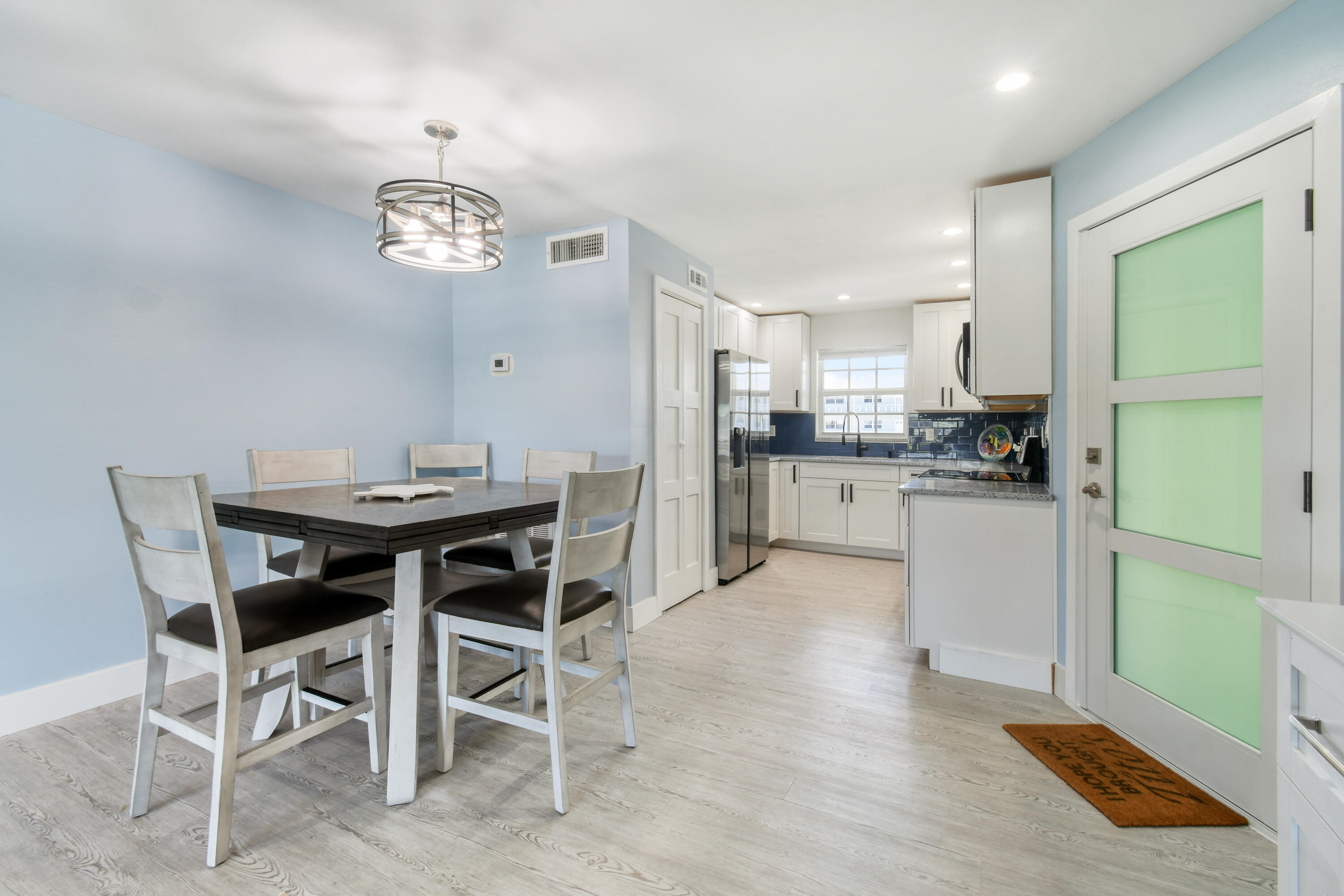 HAMPSHIRE ARMS COND APTS UNIT 211 - Residential