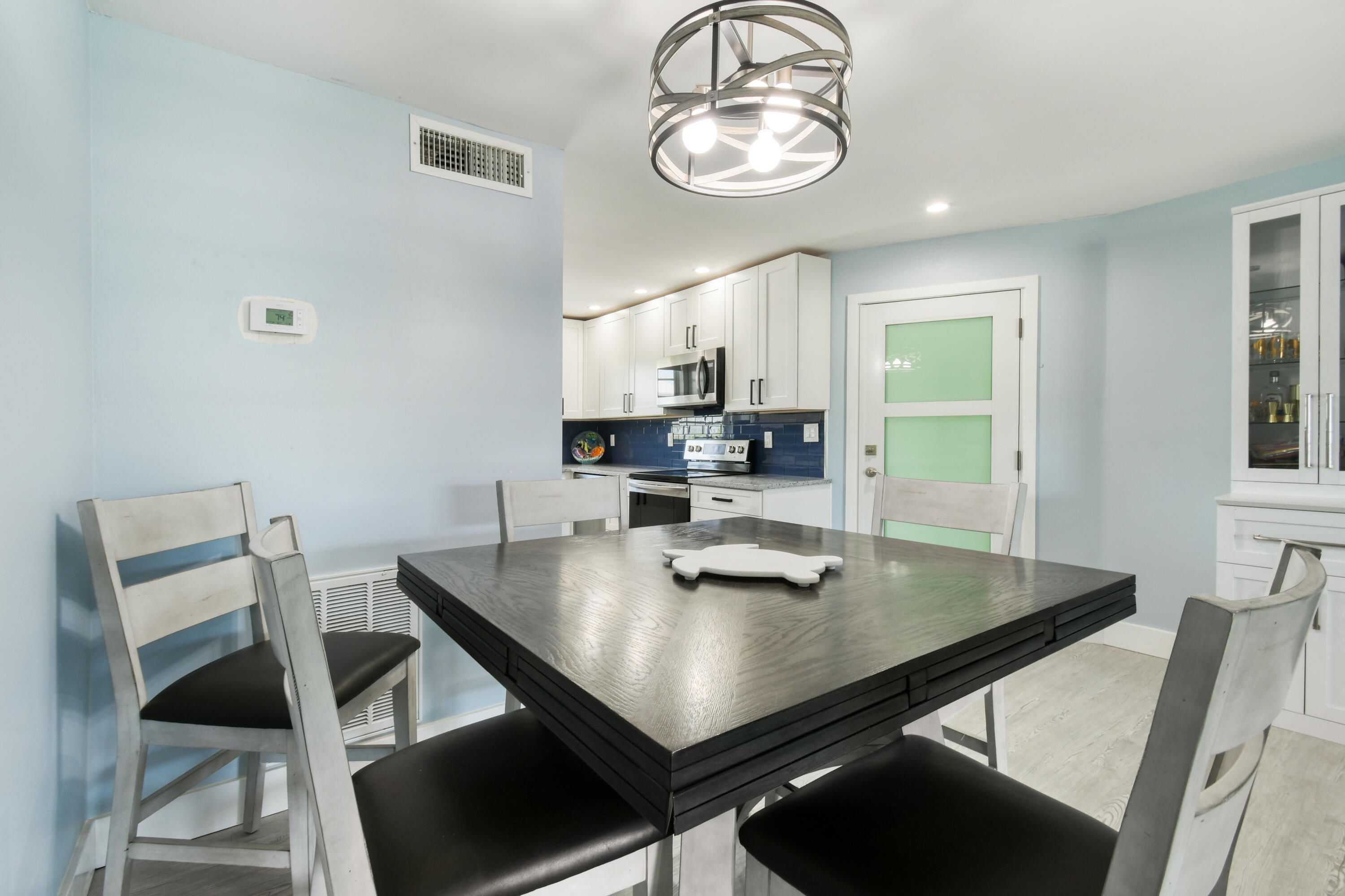 HAMPSHIRE ARMS COND APTS UNIT 211 - Residential