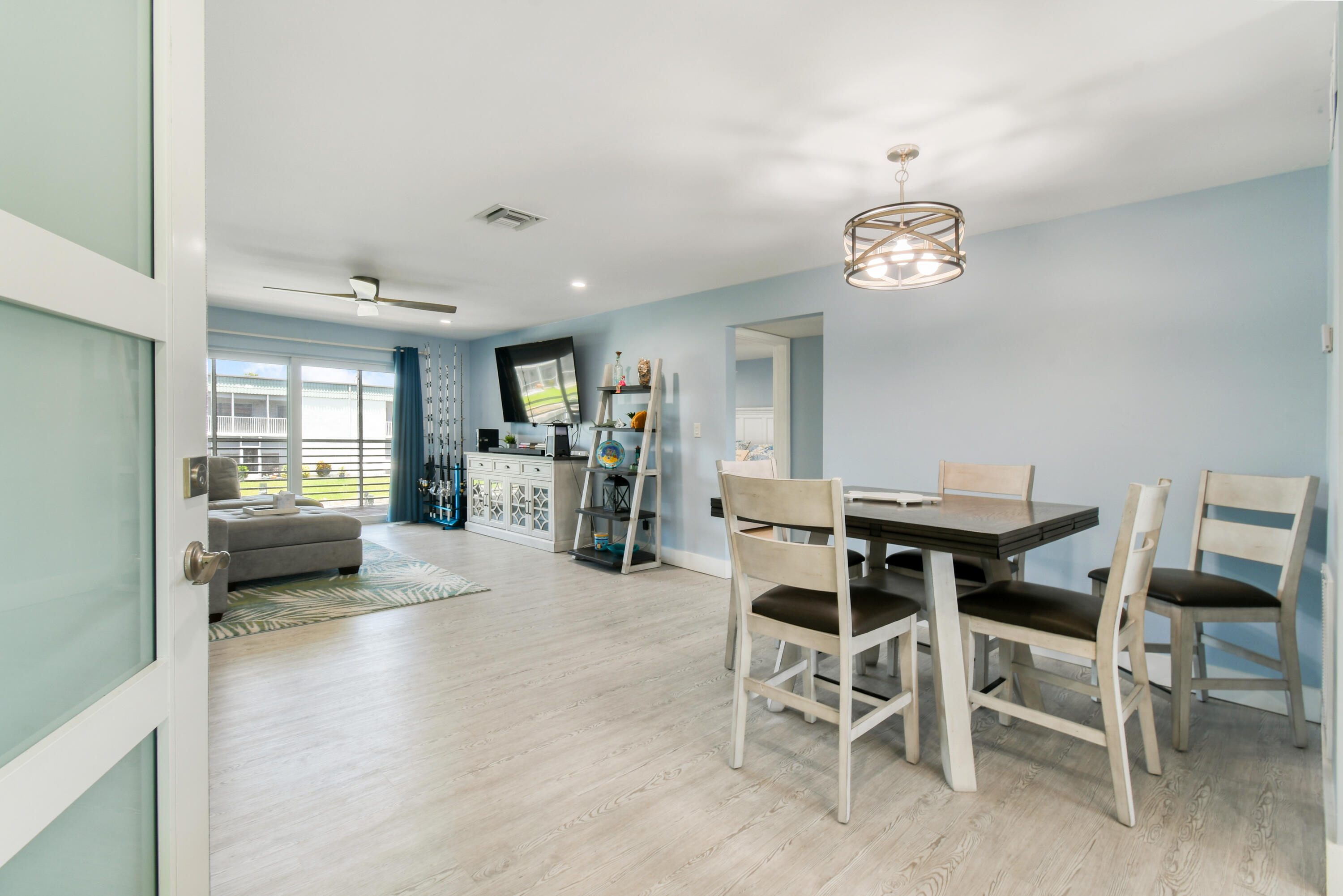 HAMPSHIRE ARMS COND APTS UNIT 211 - Residential