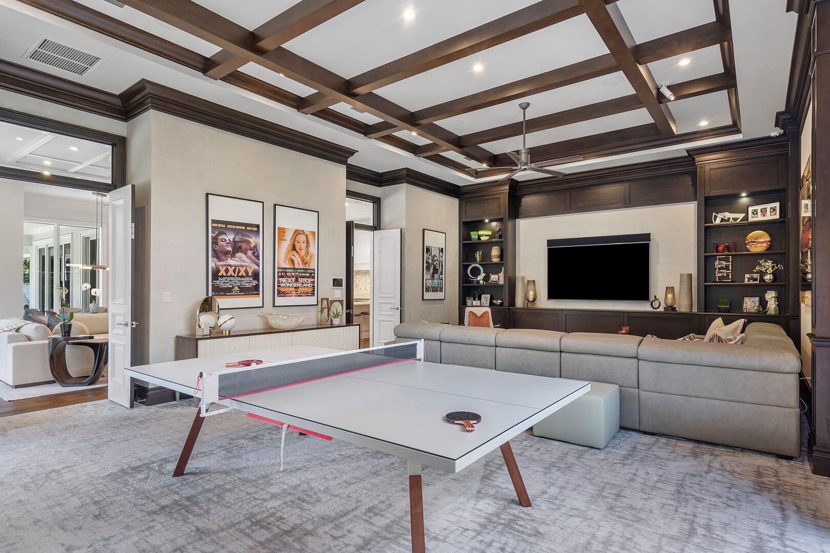 ROYAL PALM YACHT & COUNTRY CLUB - Residential