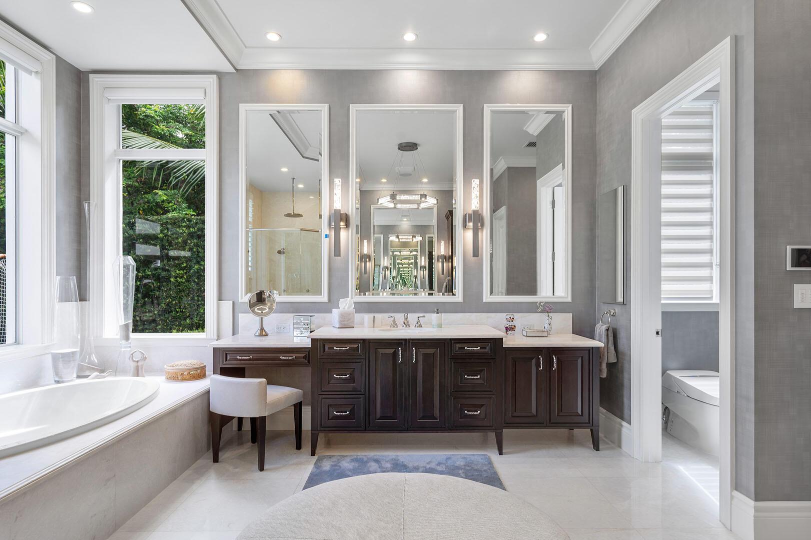 ROYAL PALM YACHT & COUNTRY CLUB - Residential