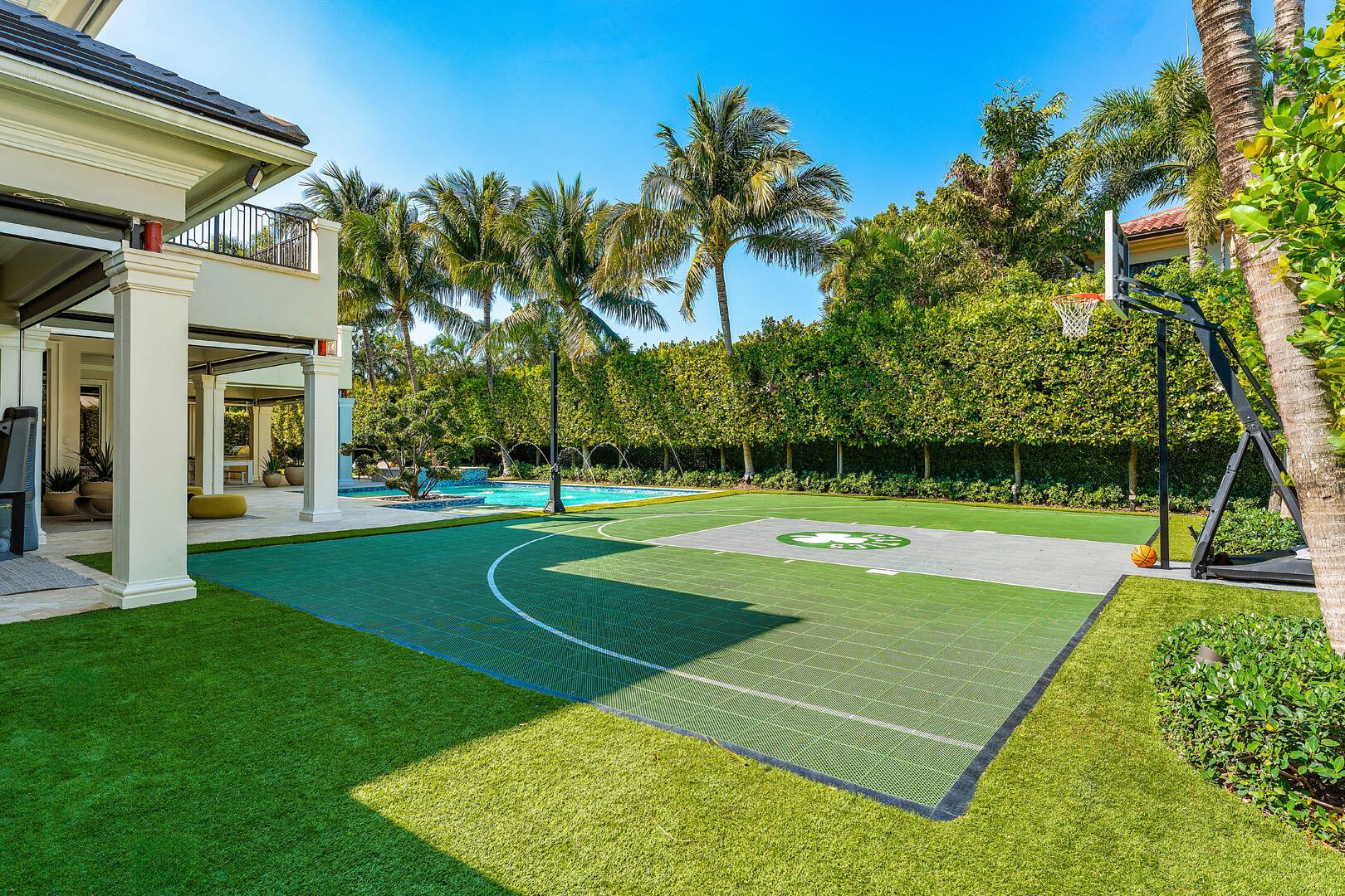 ROYAL PALM YACHT & COUNTRY CLUB - Residential