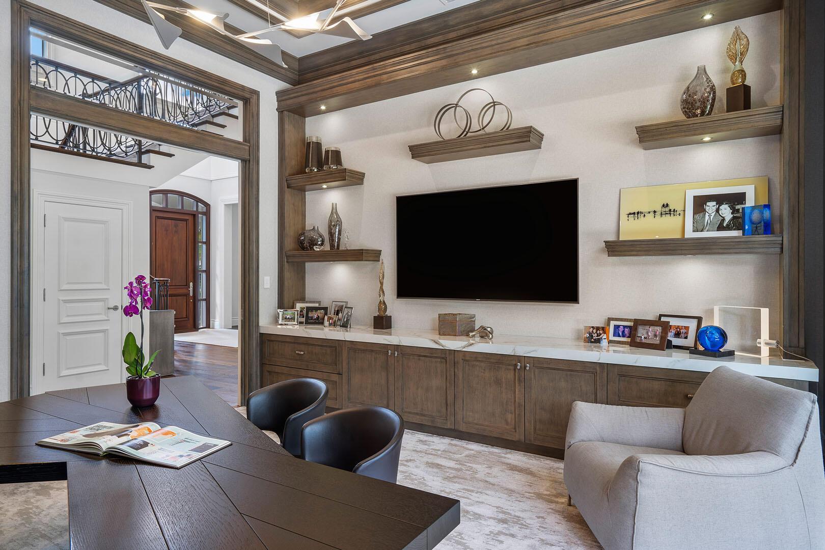 ROYAL PALM YACHT & COUNTRY CLUB - Residential