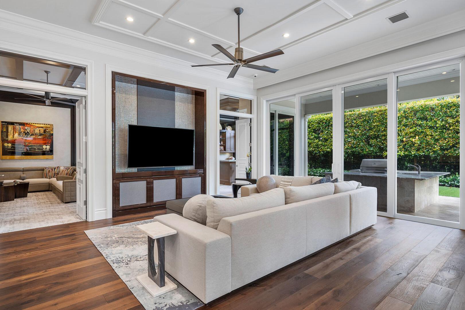 ROYAL PALM YACHT & COUNTRY CLUB - Residential