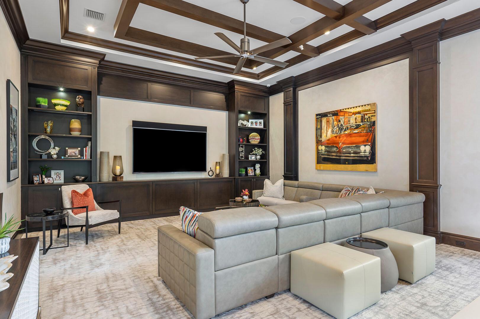 ROYAL PALM YACHT & COUNTRY CLUB - Residential
