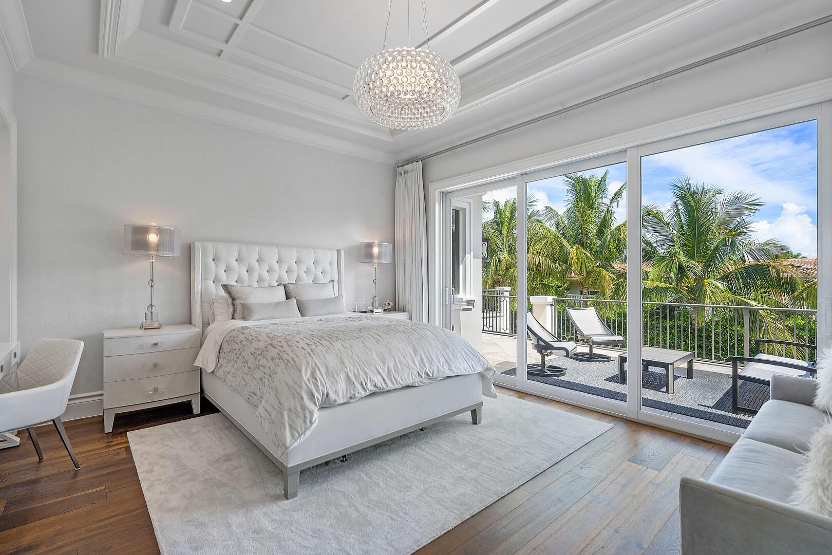 ROYAL PALM YACHT & COUNTRY CLUB - Residential