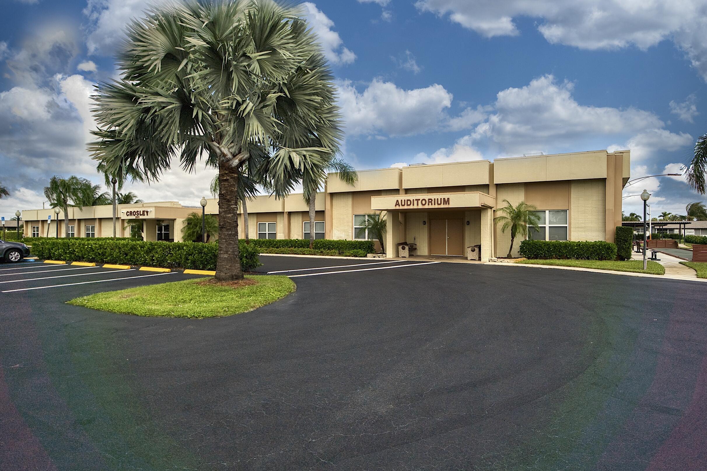CRESTHAVEN VILLAS 17 CONDO - Residential