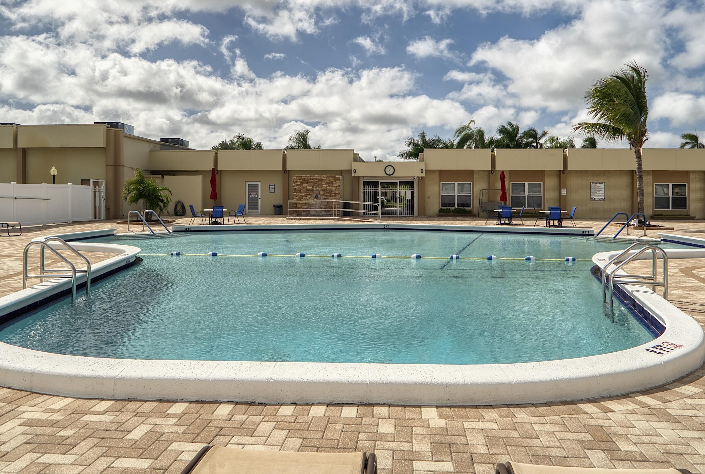 CRESTHAVEN VILLAS 17 CONDO - Residential