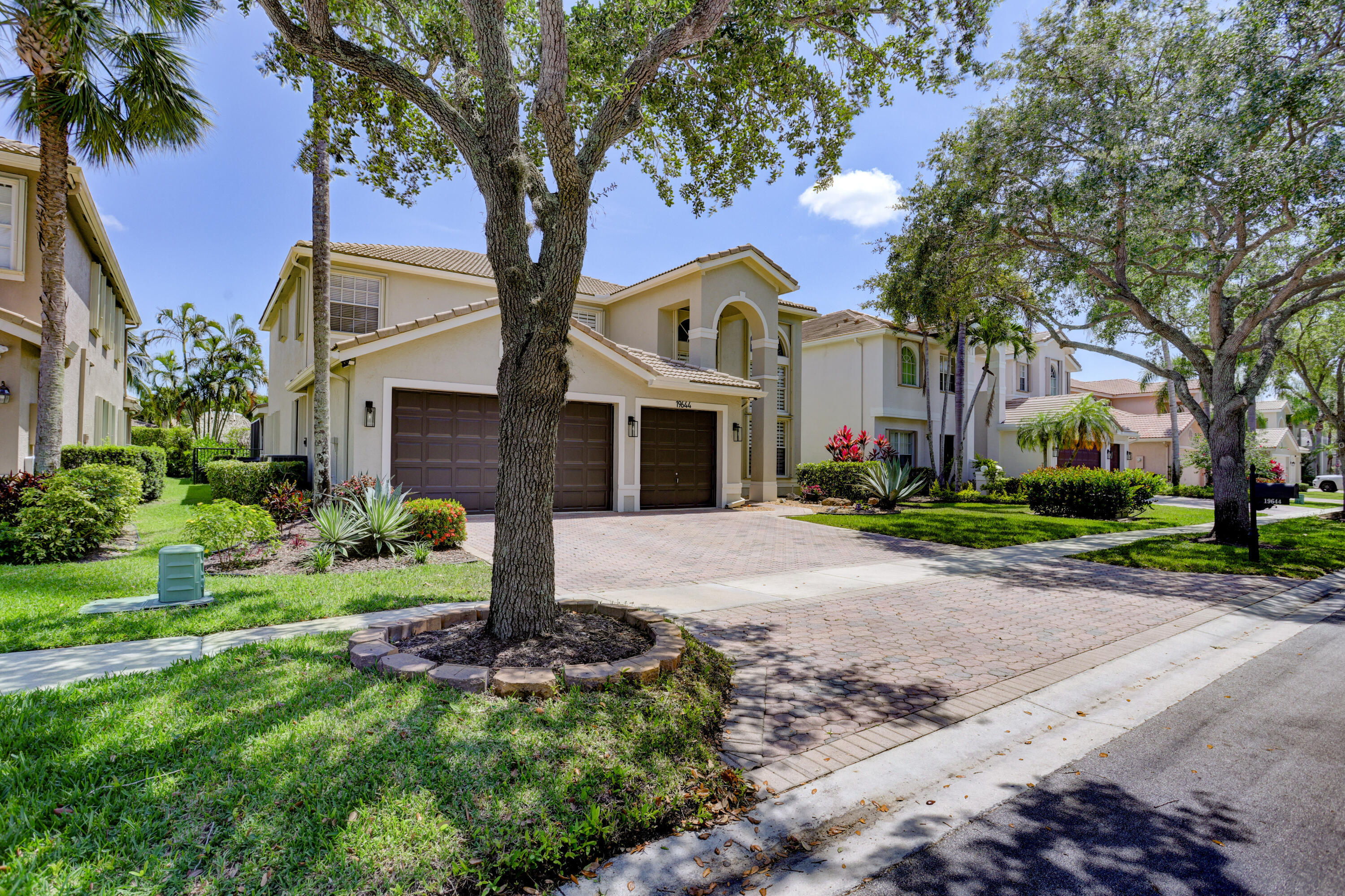 Saturnia - Residential
