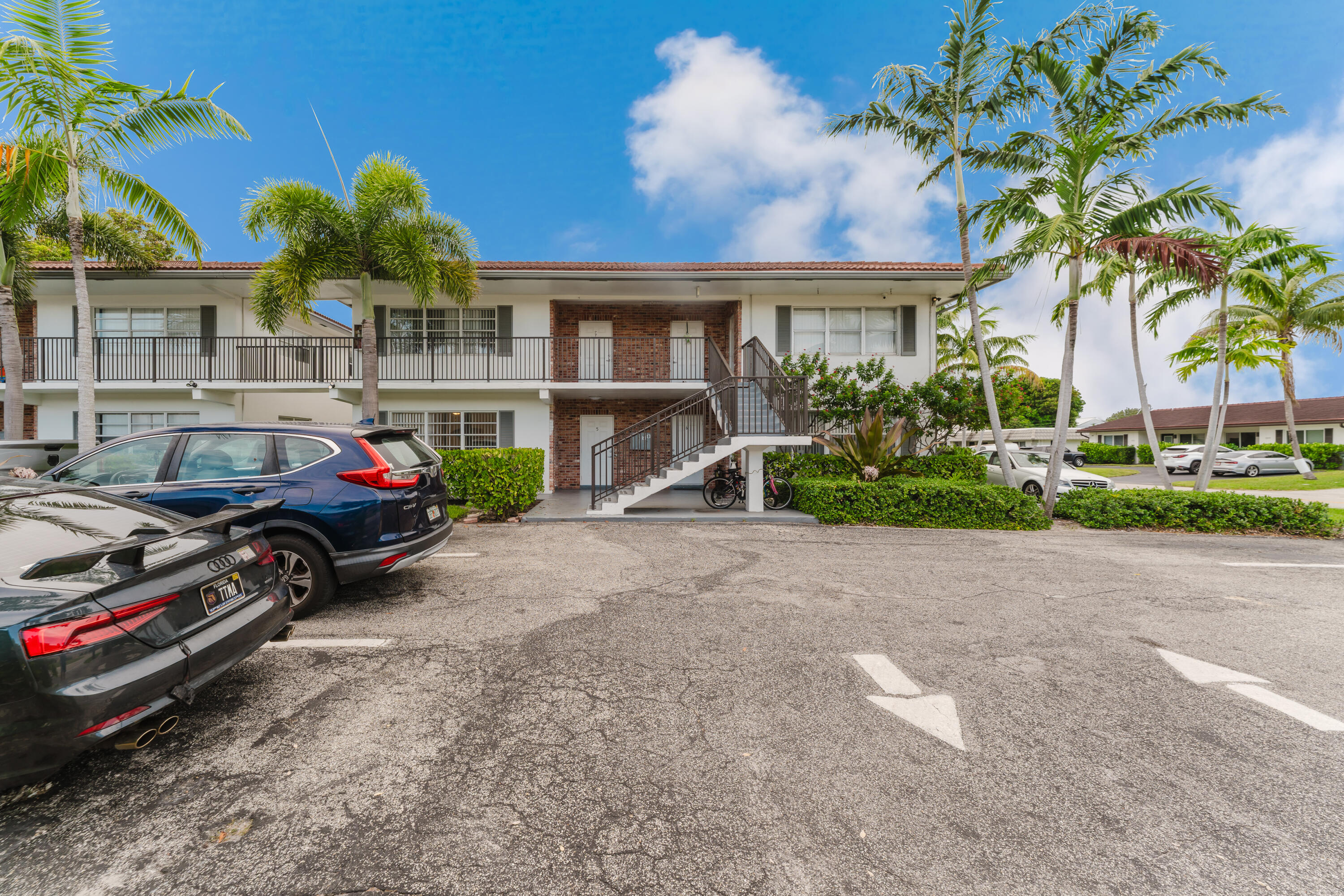 MAYA PALM CONDO APTS - Residential Lease