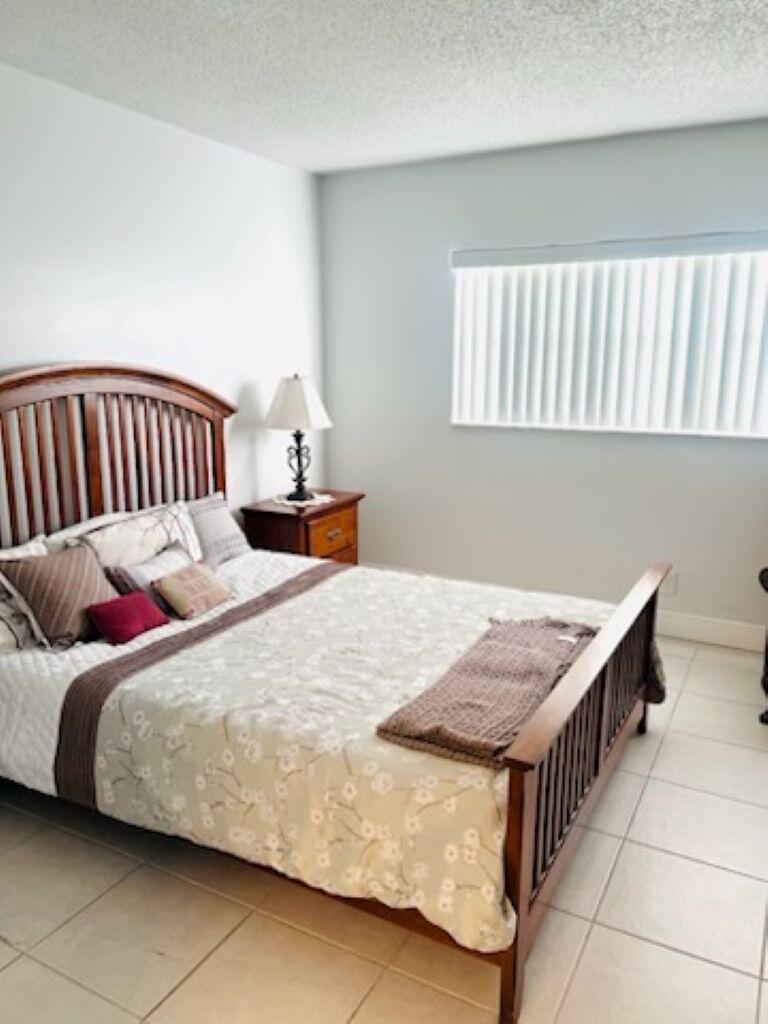 ORIOLE GOLF & TENNIS CLUB CONDO - Residential