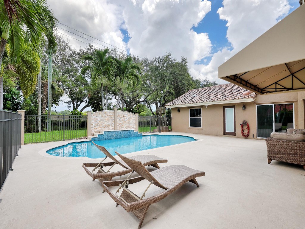 Springs Pointe 139-24 B - Residential