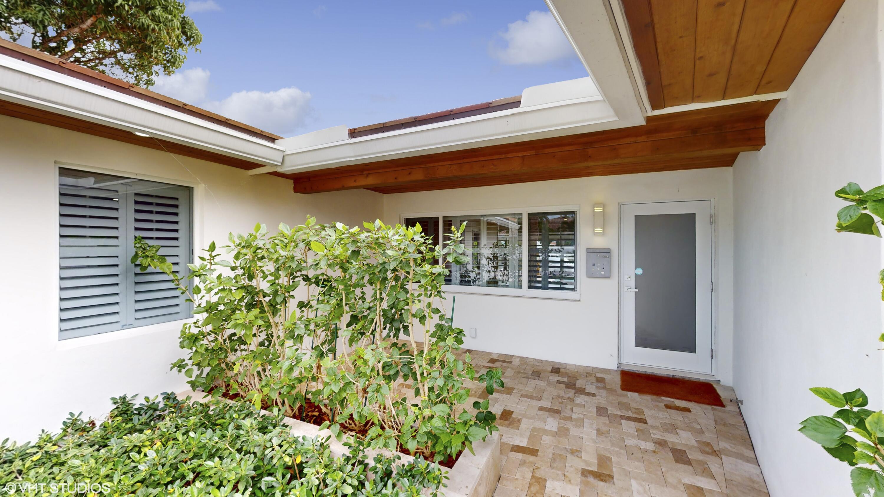 CORAL POINT - Residential