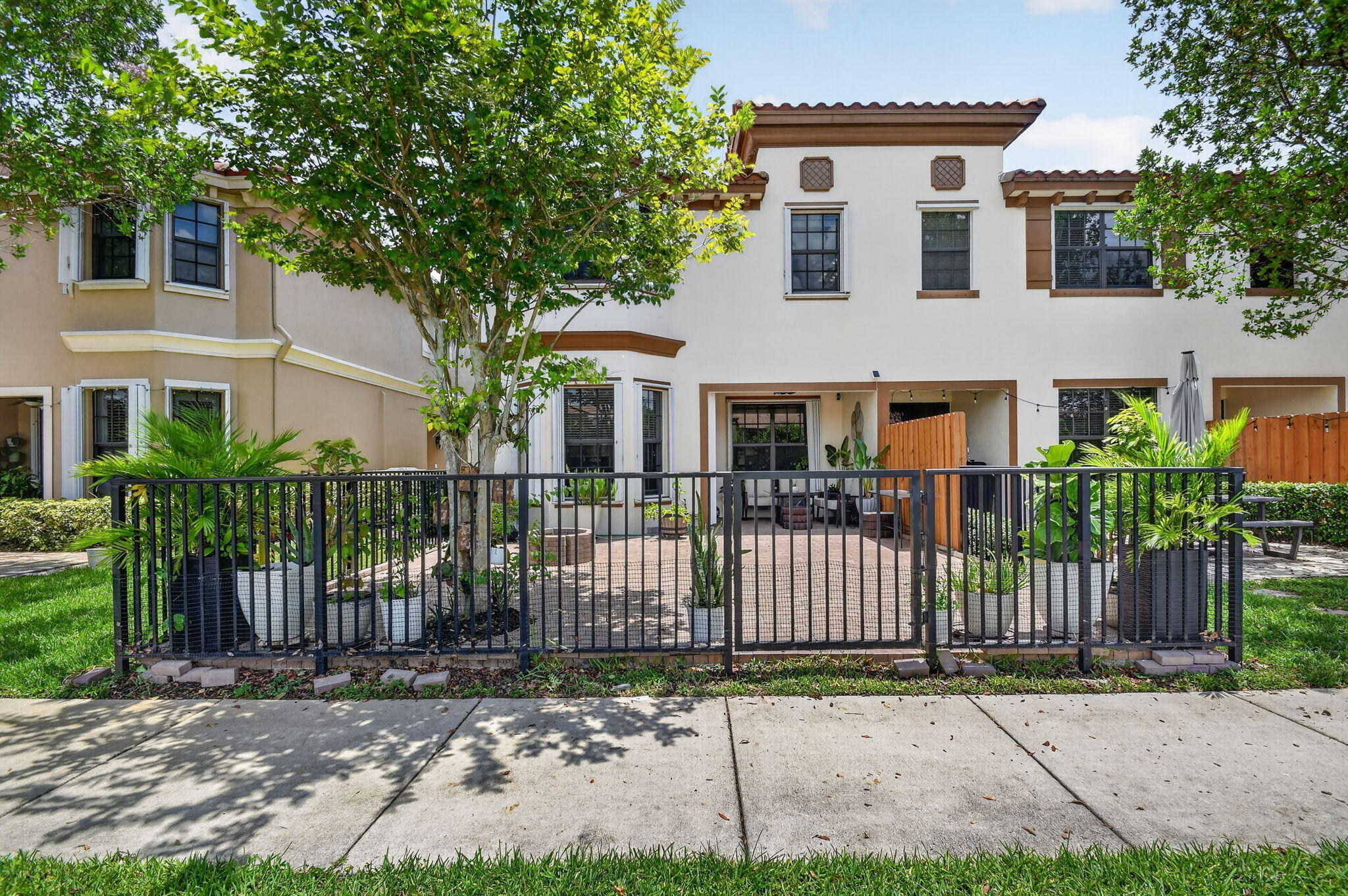 WELLINGTON PARC - Residential Lease