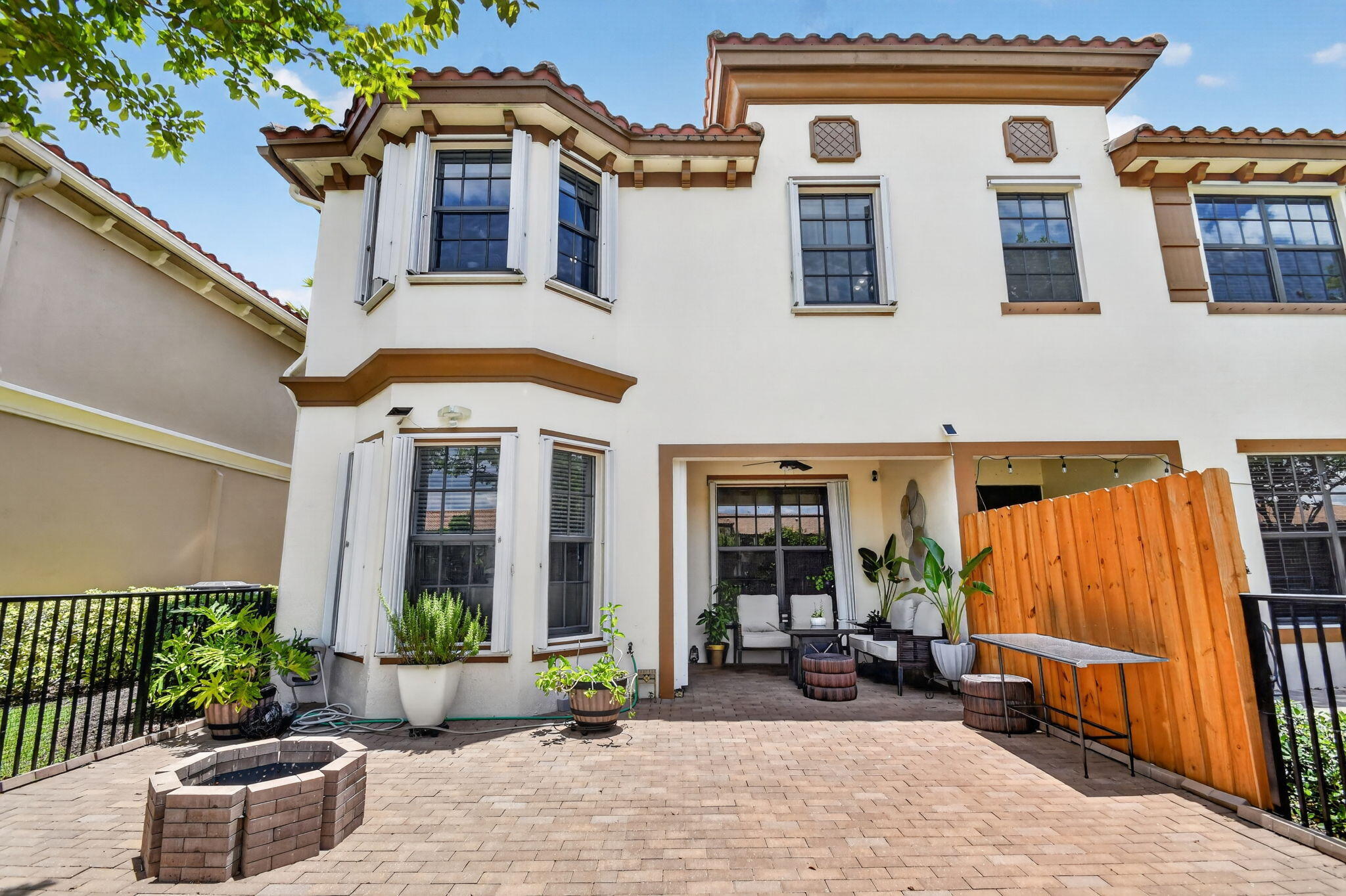 WELLINGTON PARC - Residential Lease