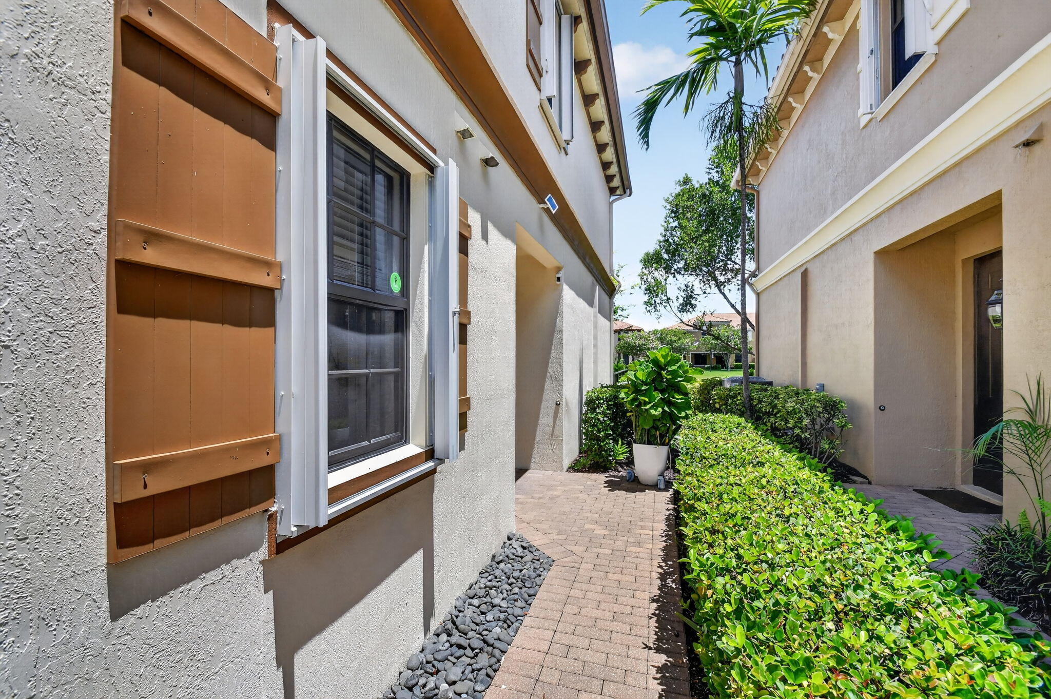 WELLINGTON PARC - Residential Lease