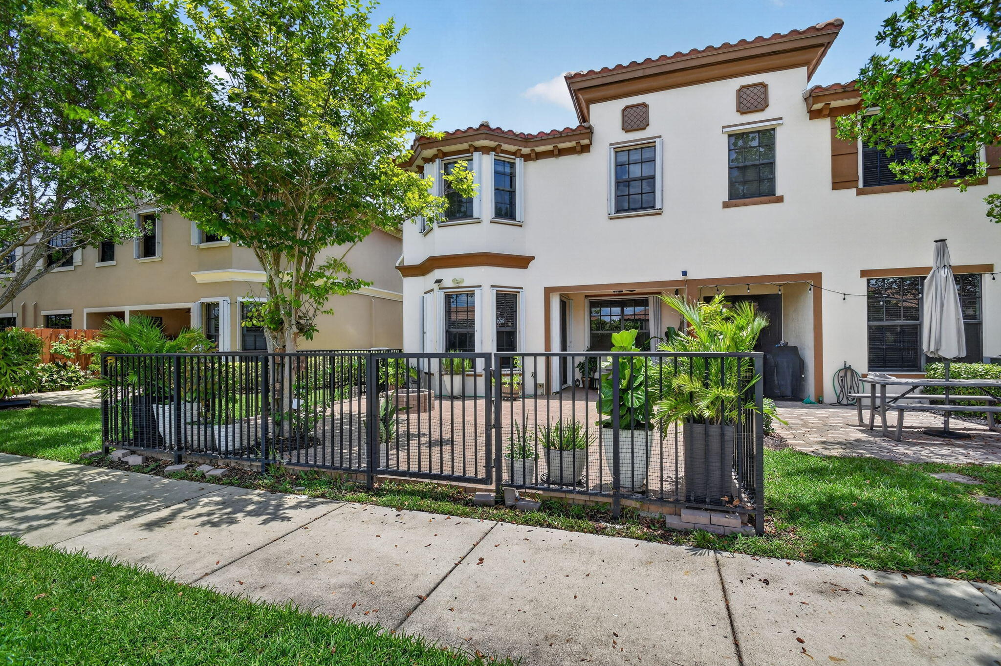 WELLINGTON PARC - Residential Lease