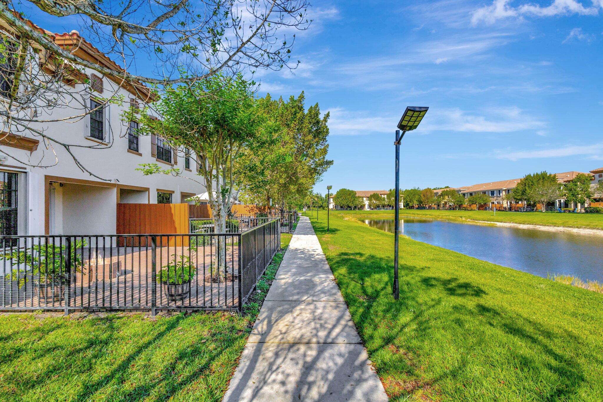 WELLINGTON PARC - Residential Lease